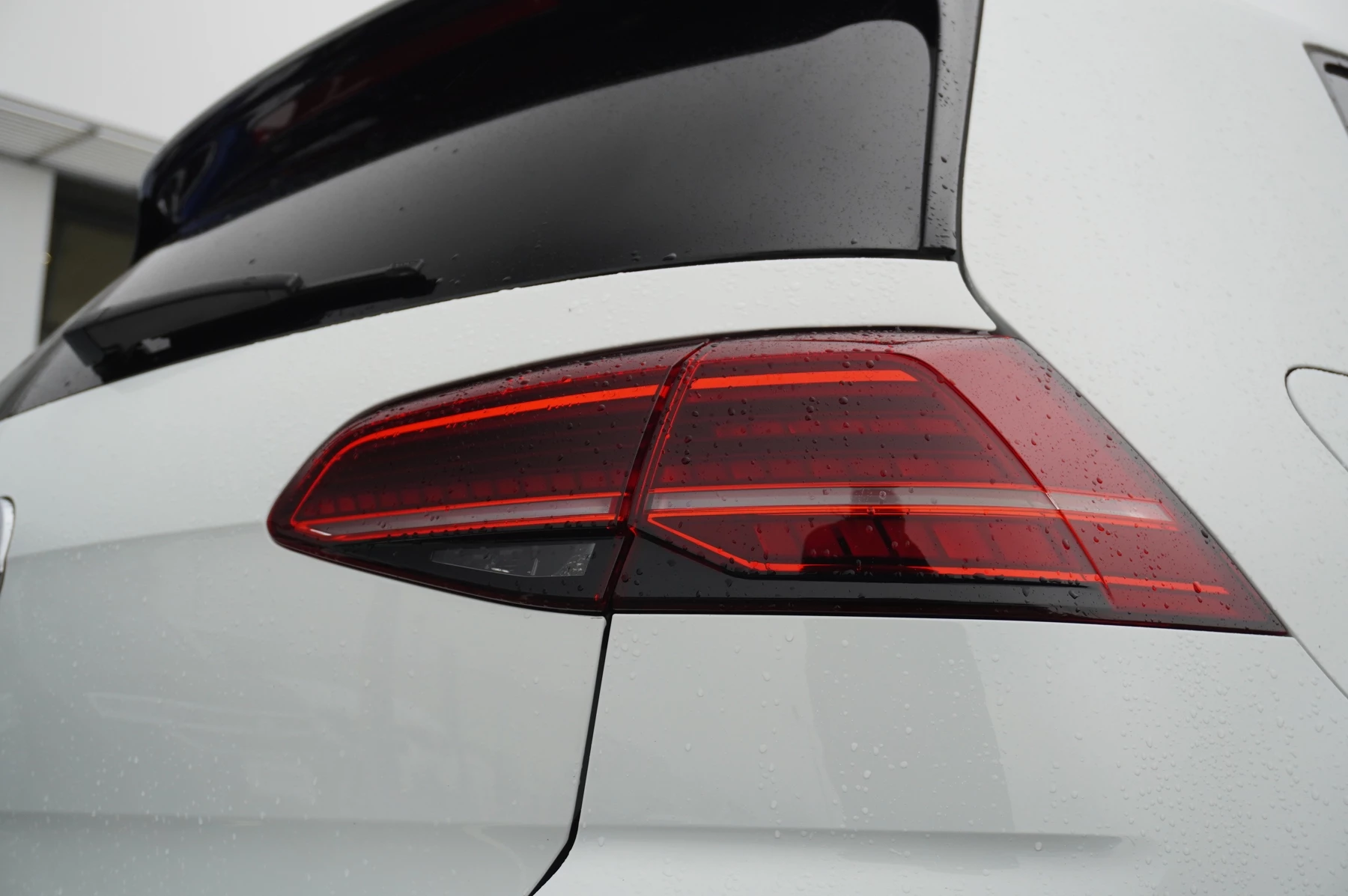 Volkswagen-Golf-image-25