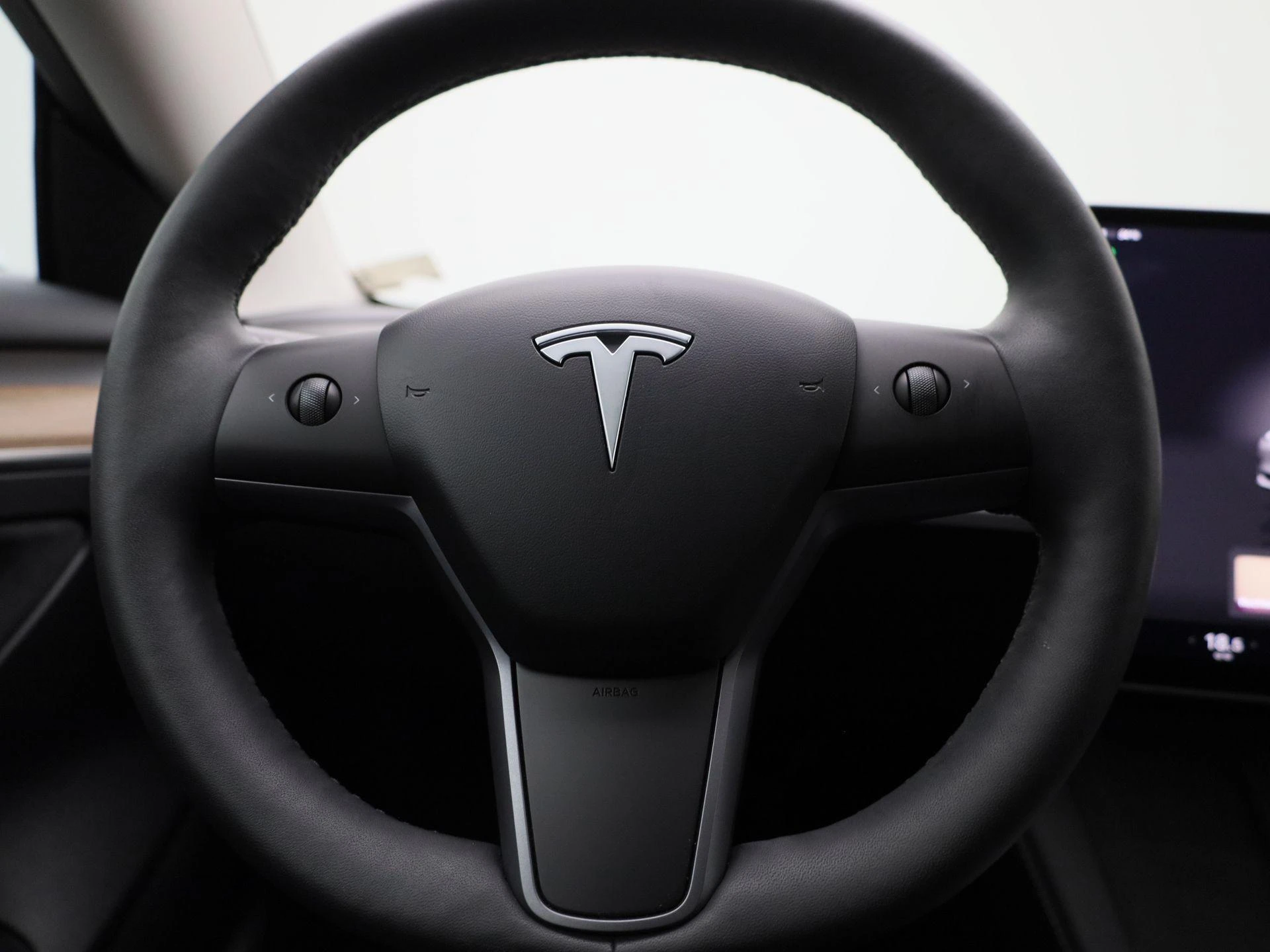 Tesla-Model 3-image-8