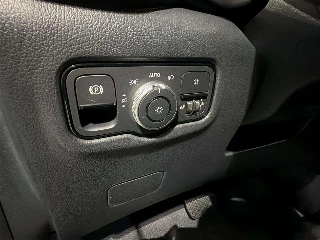 Mercedes-Benz-eVito-image-21