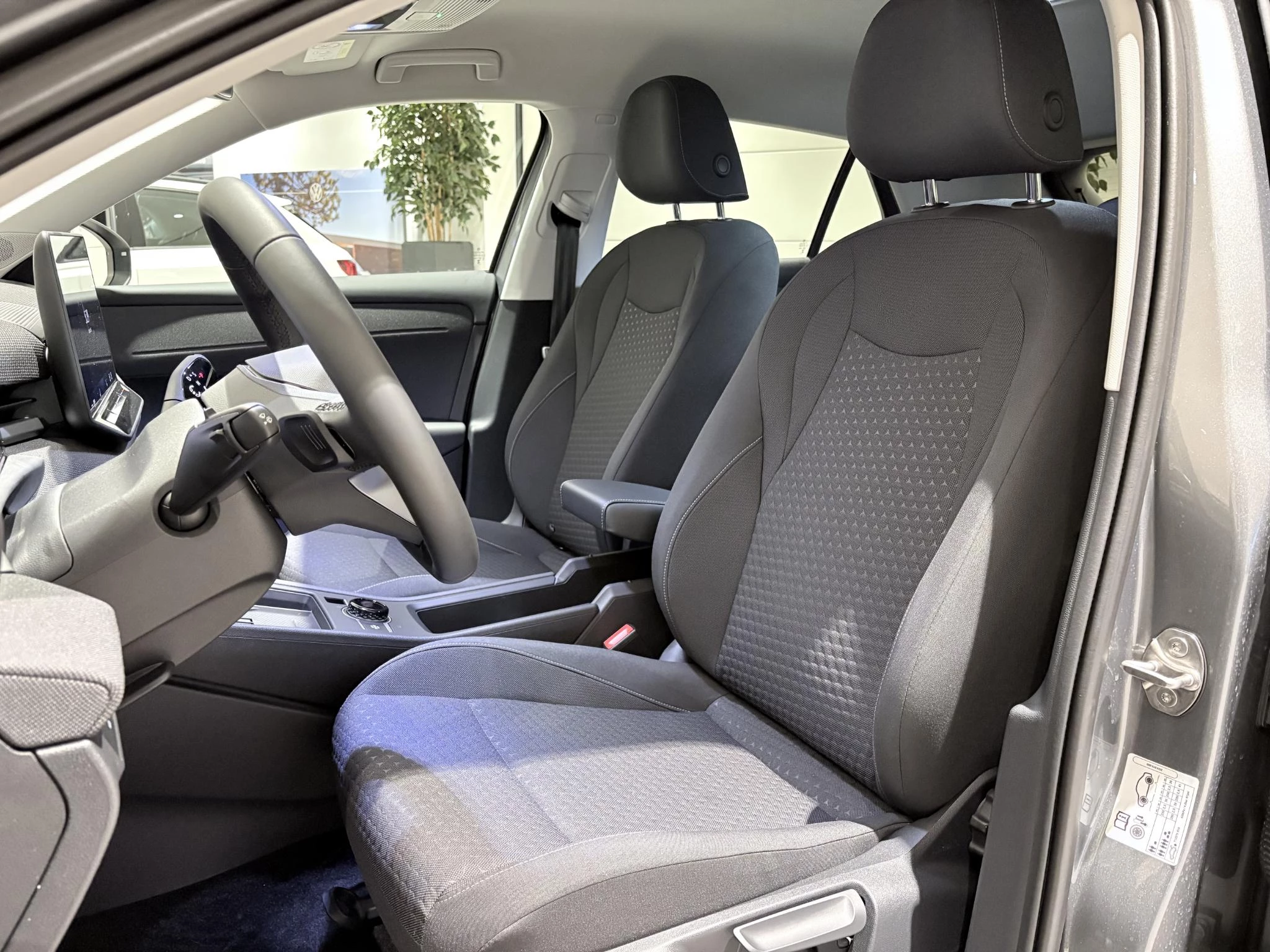 Volkswagen T-Roc 1.5 eTsi Life First Edition 116 PK Automaat