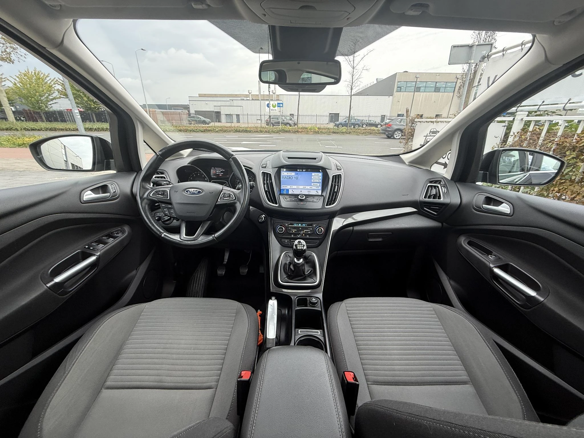 Ford-C-MAX-image-17