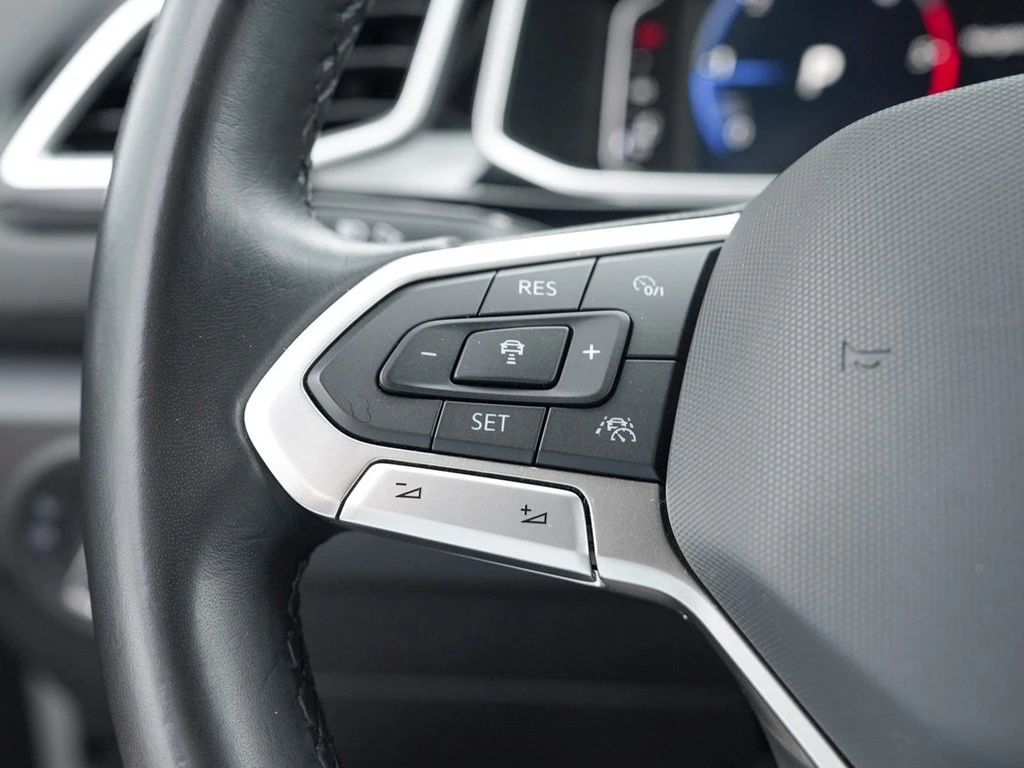Volkswagen-T-Roc-image-15