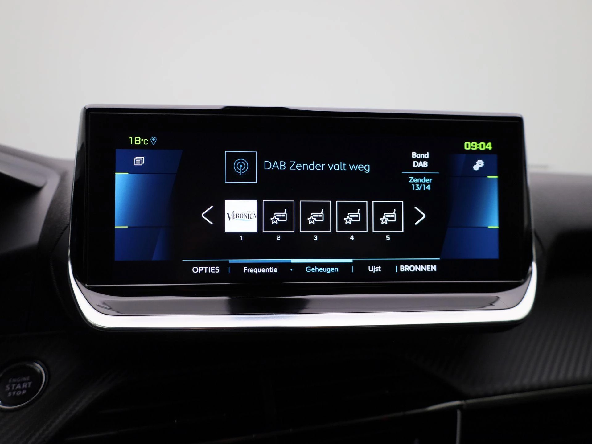 Peugeot-e-2008-image-18