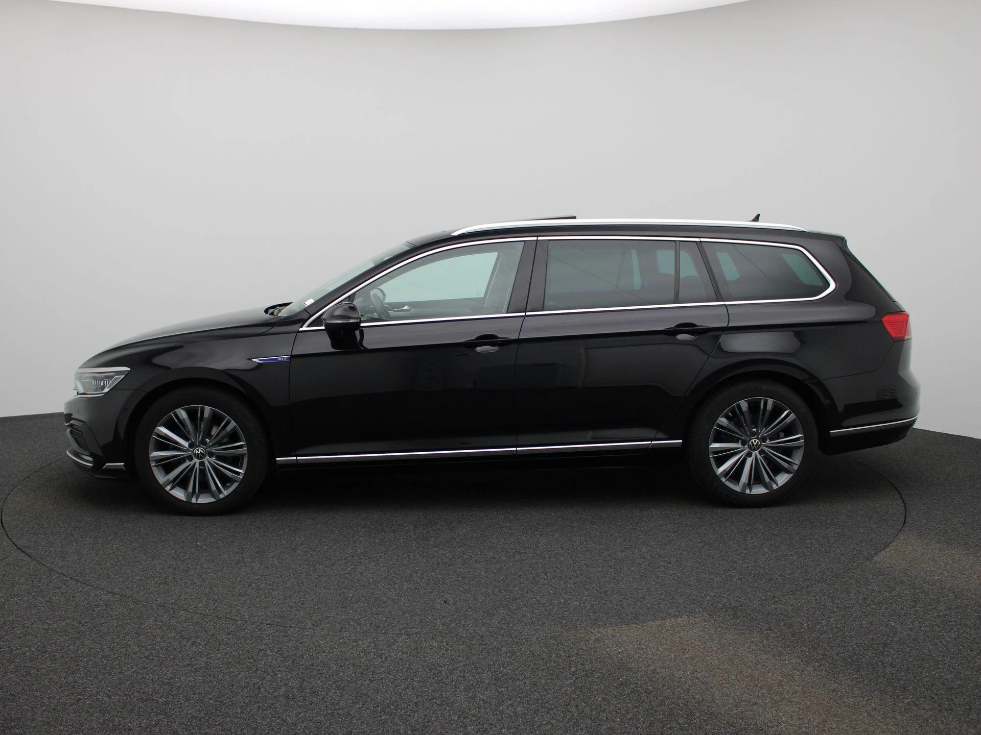 Volkswagen-Passat-image-3