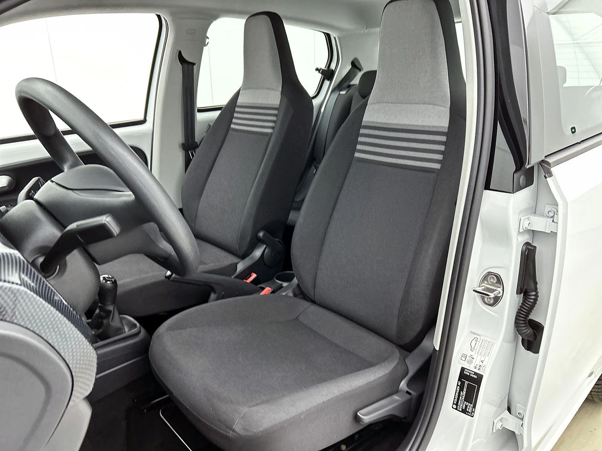 Volkswagen-up!-image-30