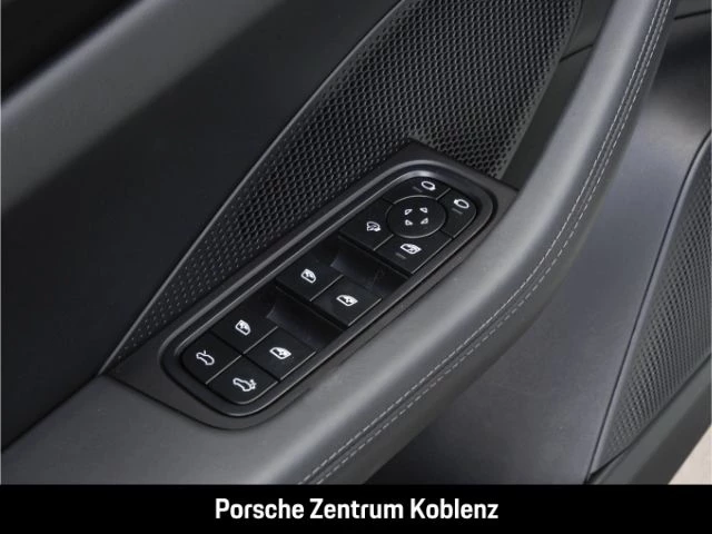Porsche Macan -