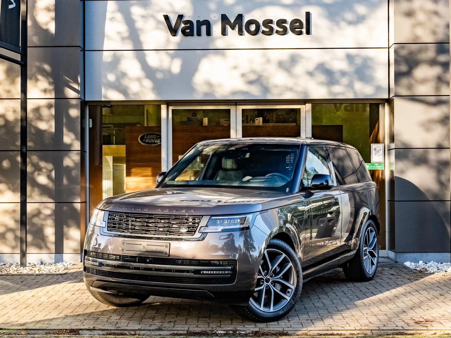 Land Rover-Range Rover-image-0