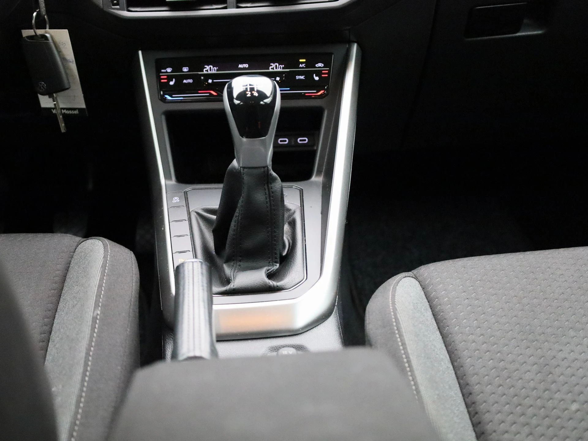 Volkswagen-Polo-image-9