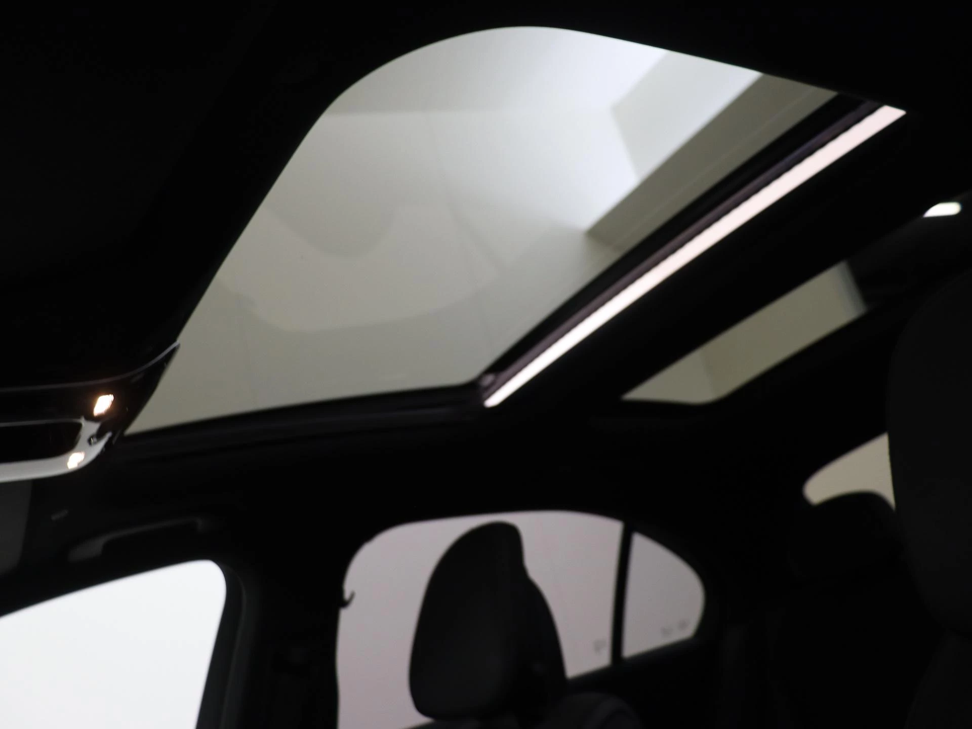Mercedes-Benz-C-Klasse-image-26