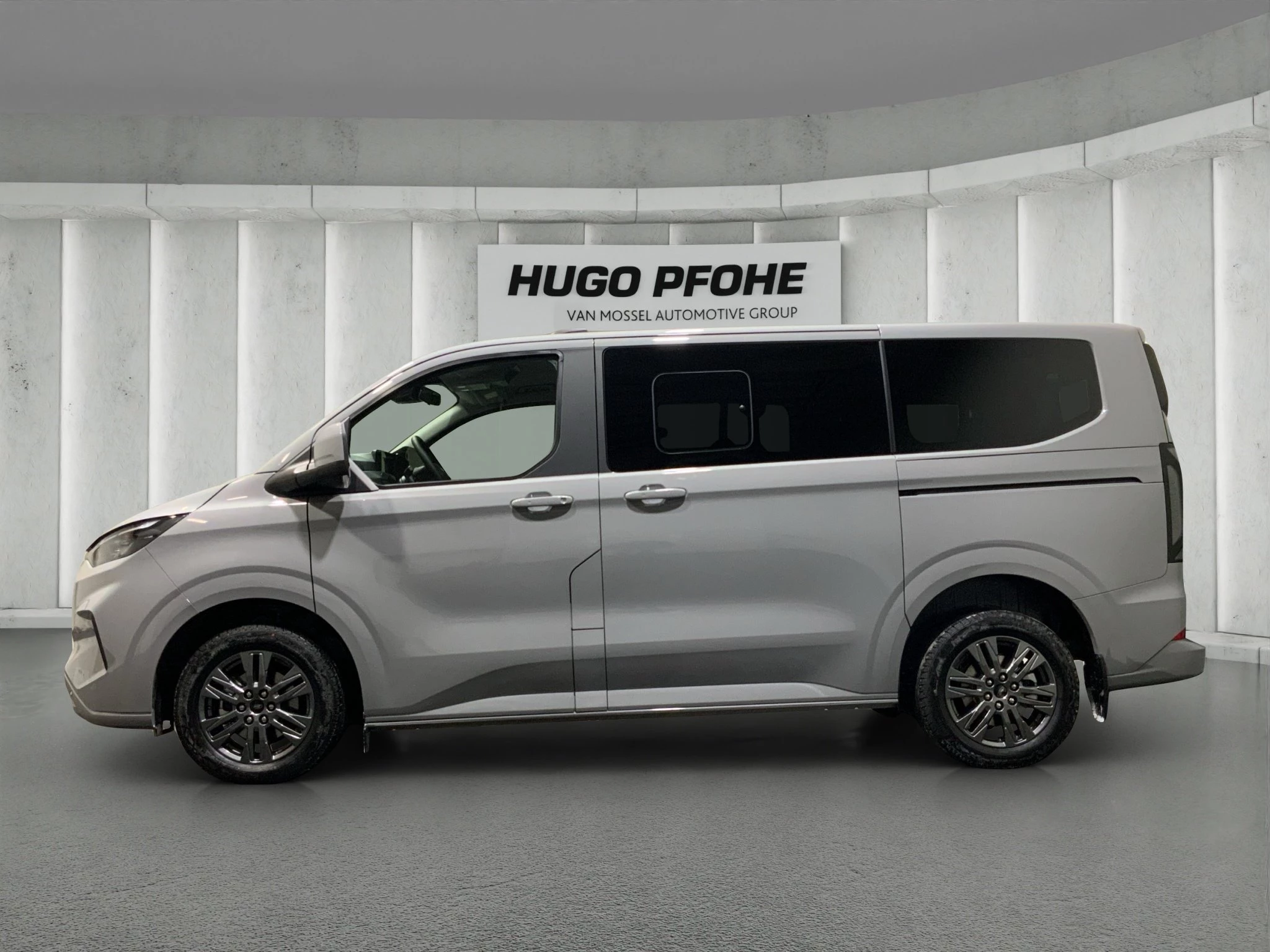 Ford-Tourneo Custom-image-1