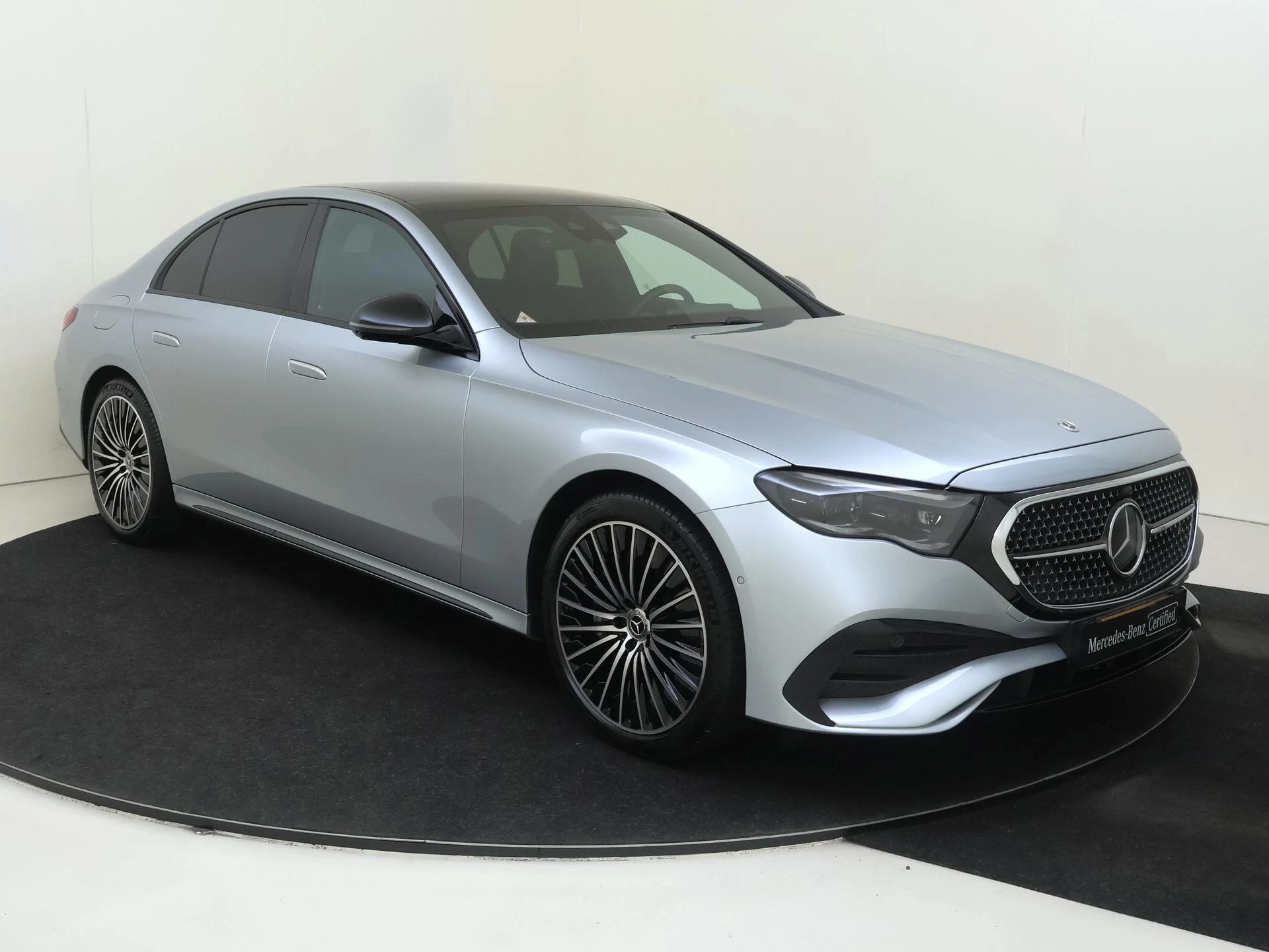 Mercedes-Benz-E-Klasse-image-1