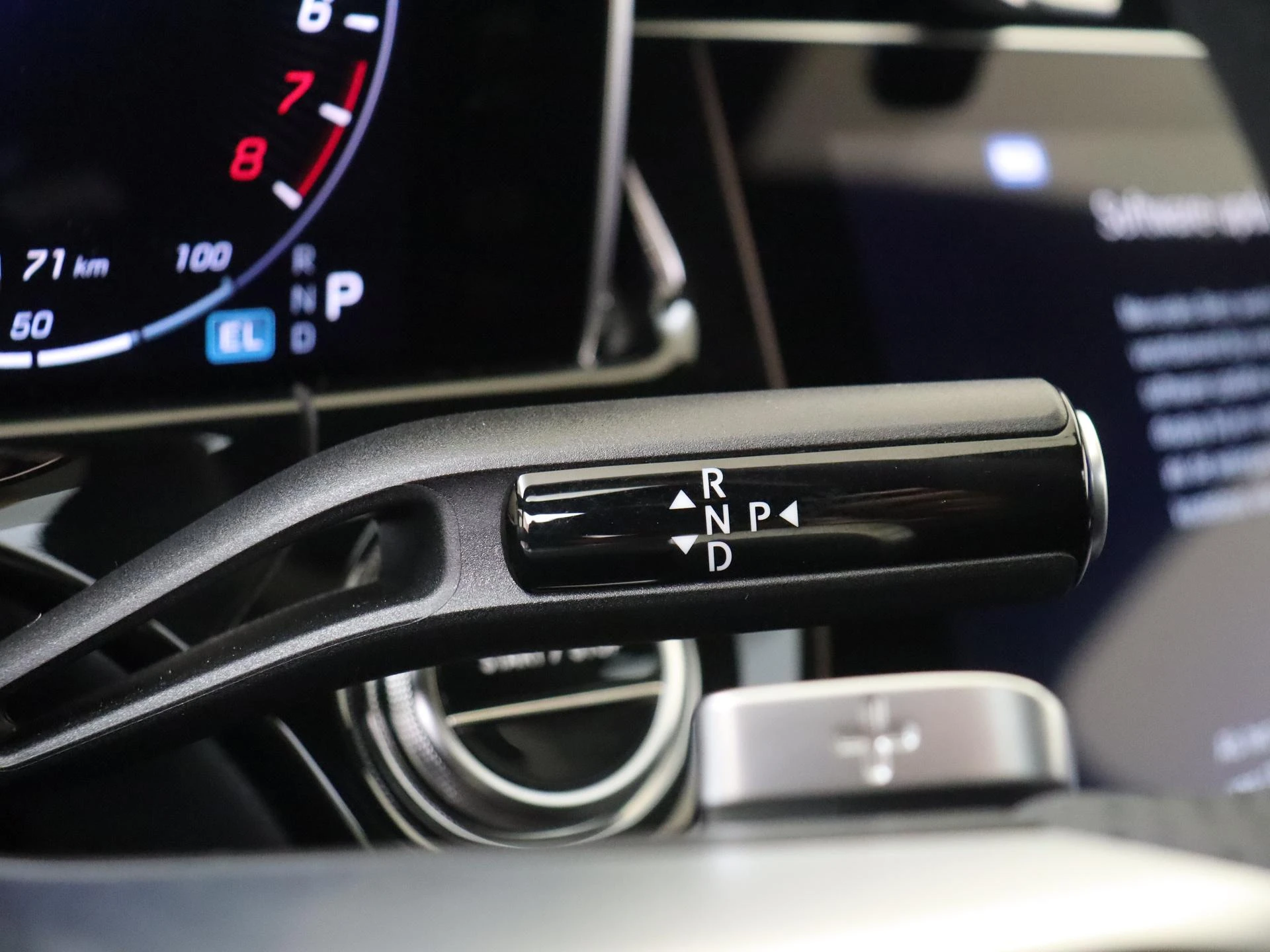 Mercedes-Benz-E-Klasse-image-13