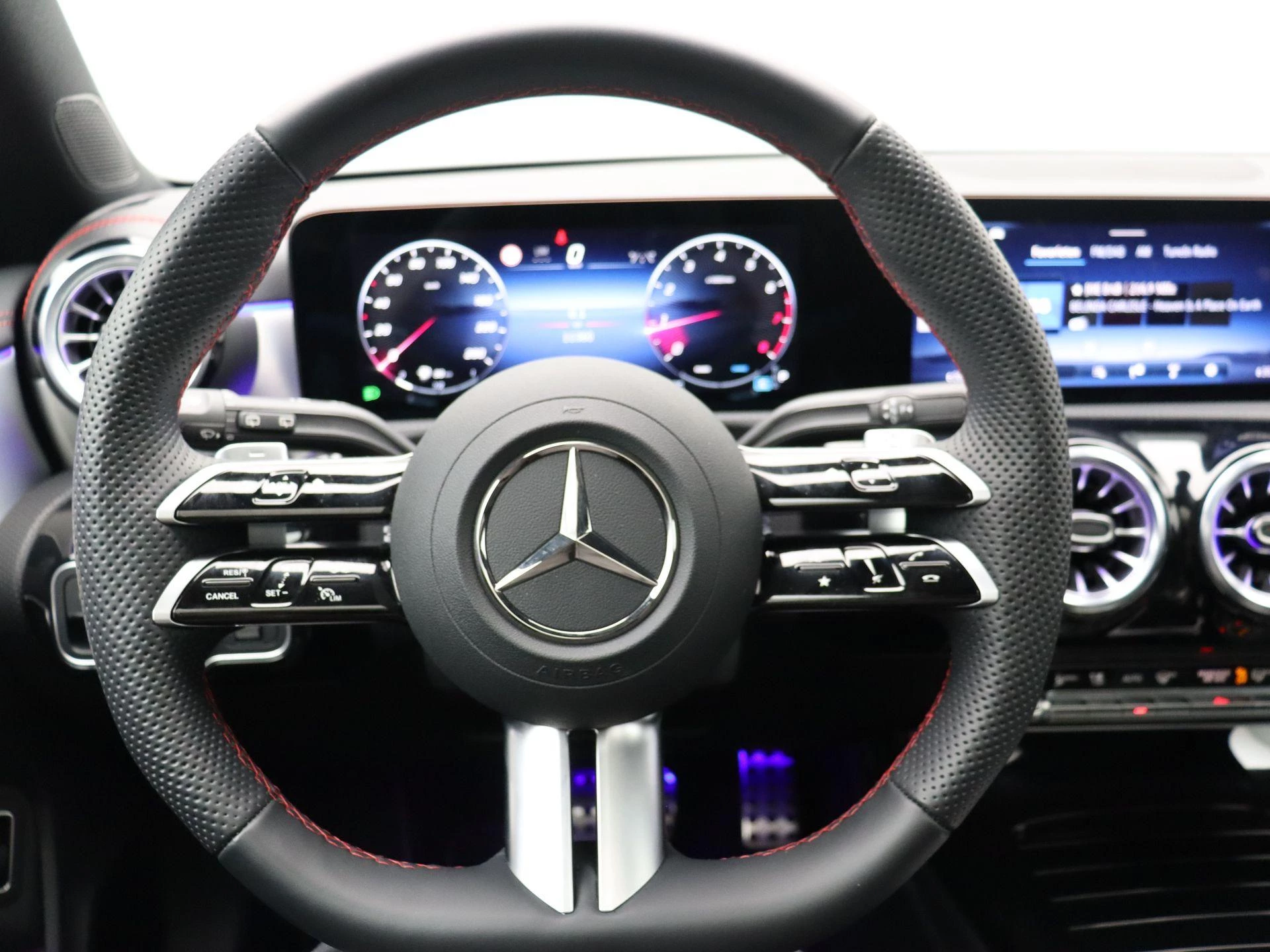 Mercedes-Benz CLA 180 Star Edition Shooting Brake + PANORAMISCH DAK + MULTIBEAM LED +