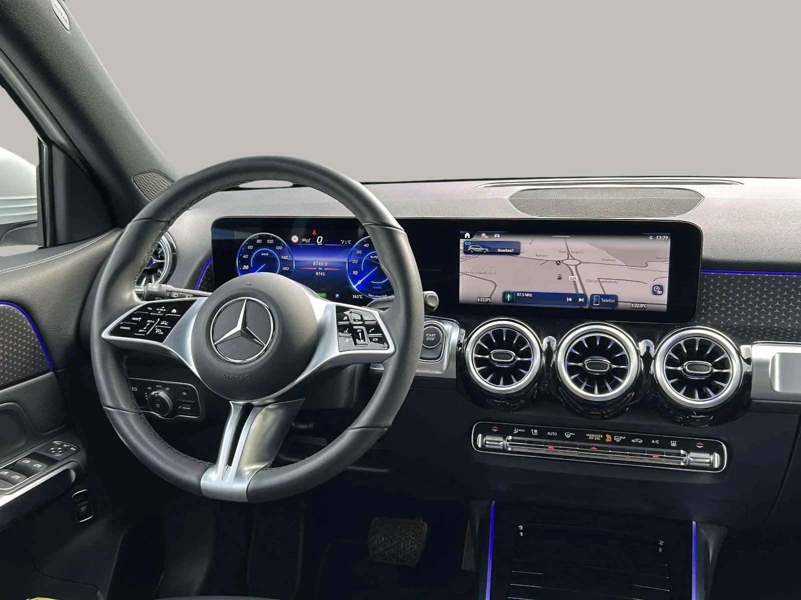 Mercedes-Benz-EQB-image-12