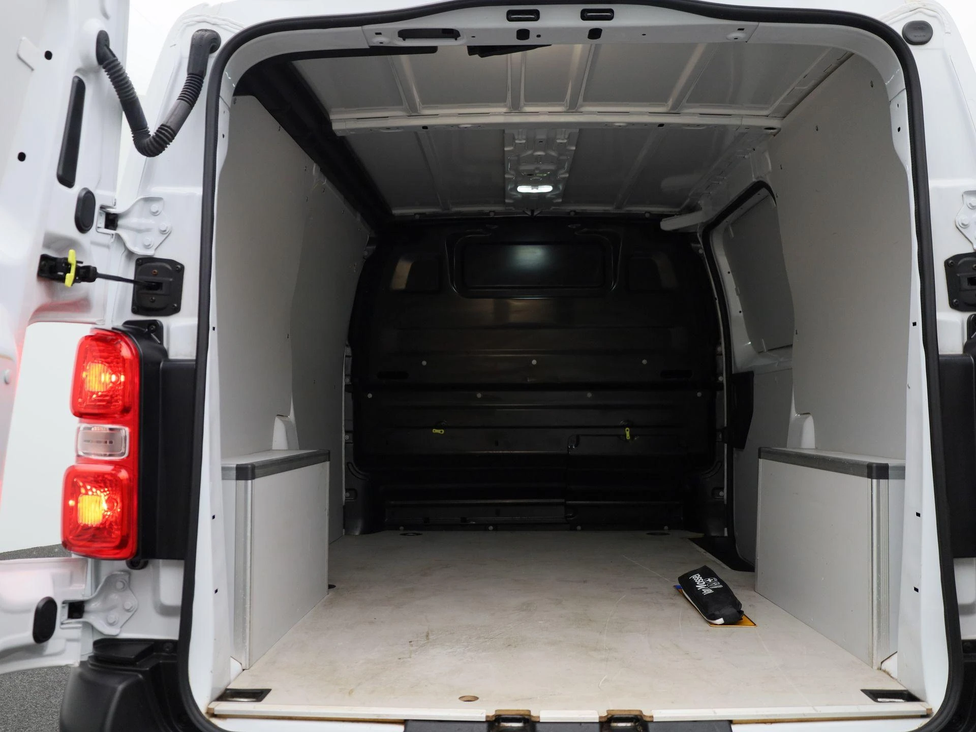 Opel-Vivaro-image-14