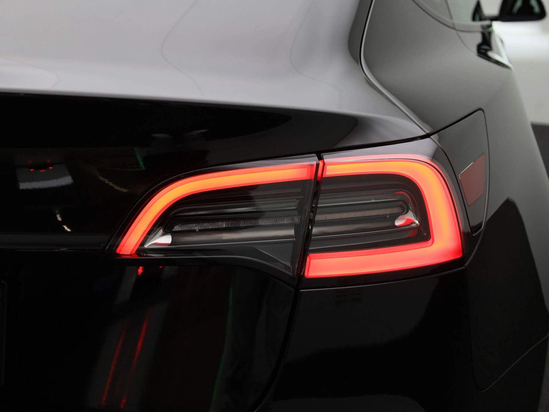 Tesla-Model 3-image-25