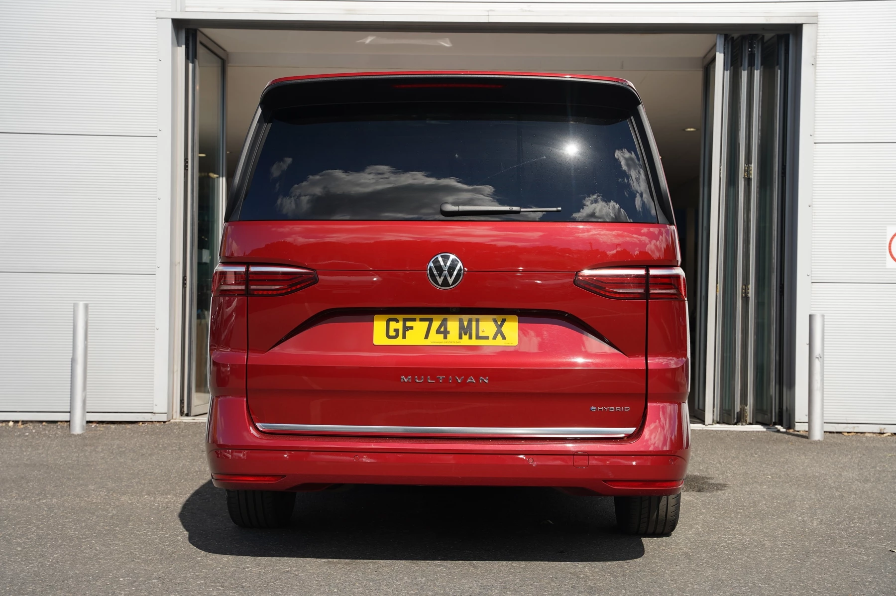 Volkswagen-Multivan-image-11