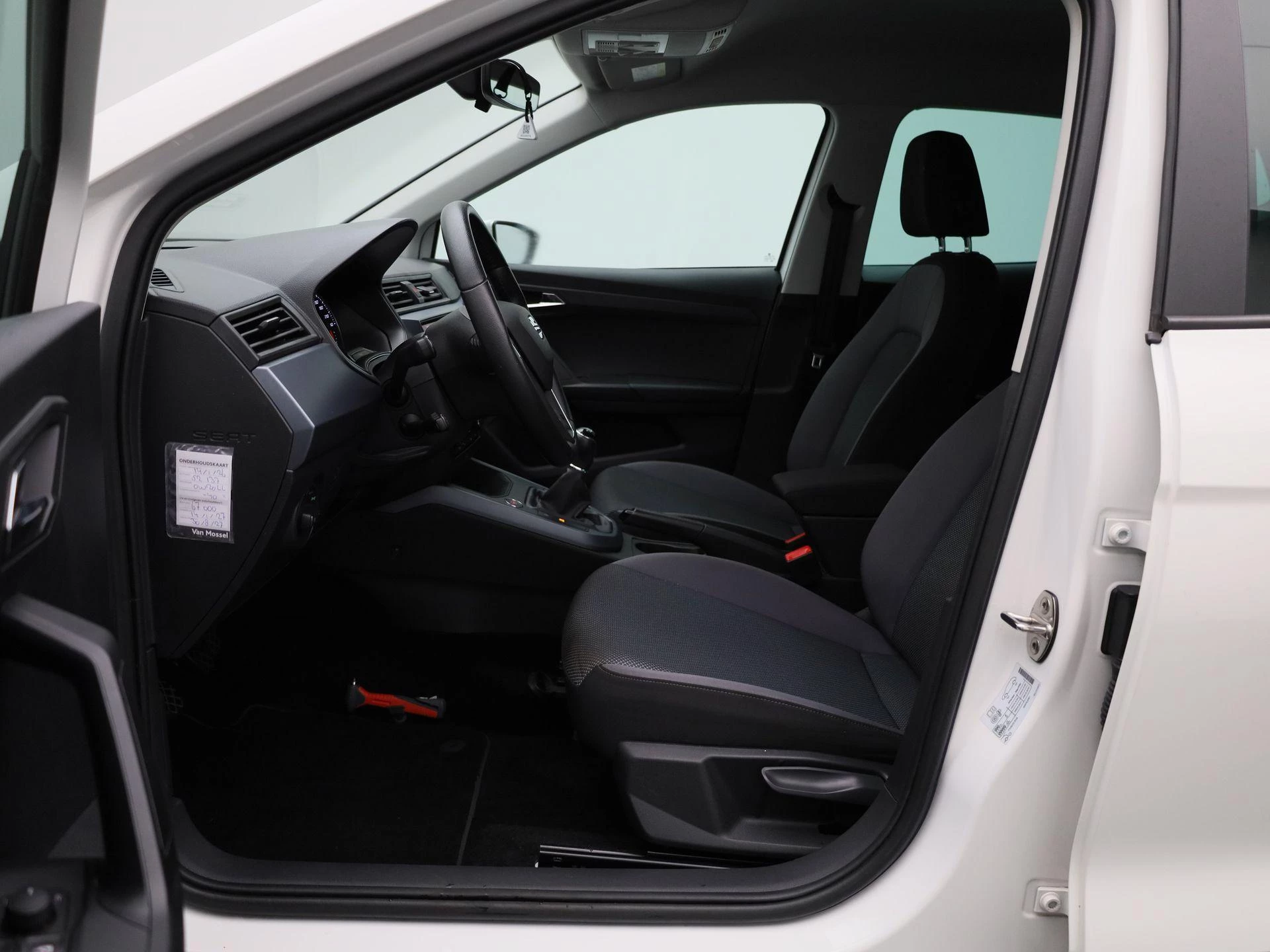 SEAT-Arona-image-8