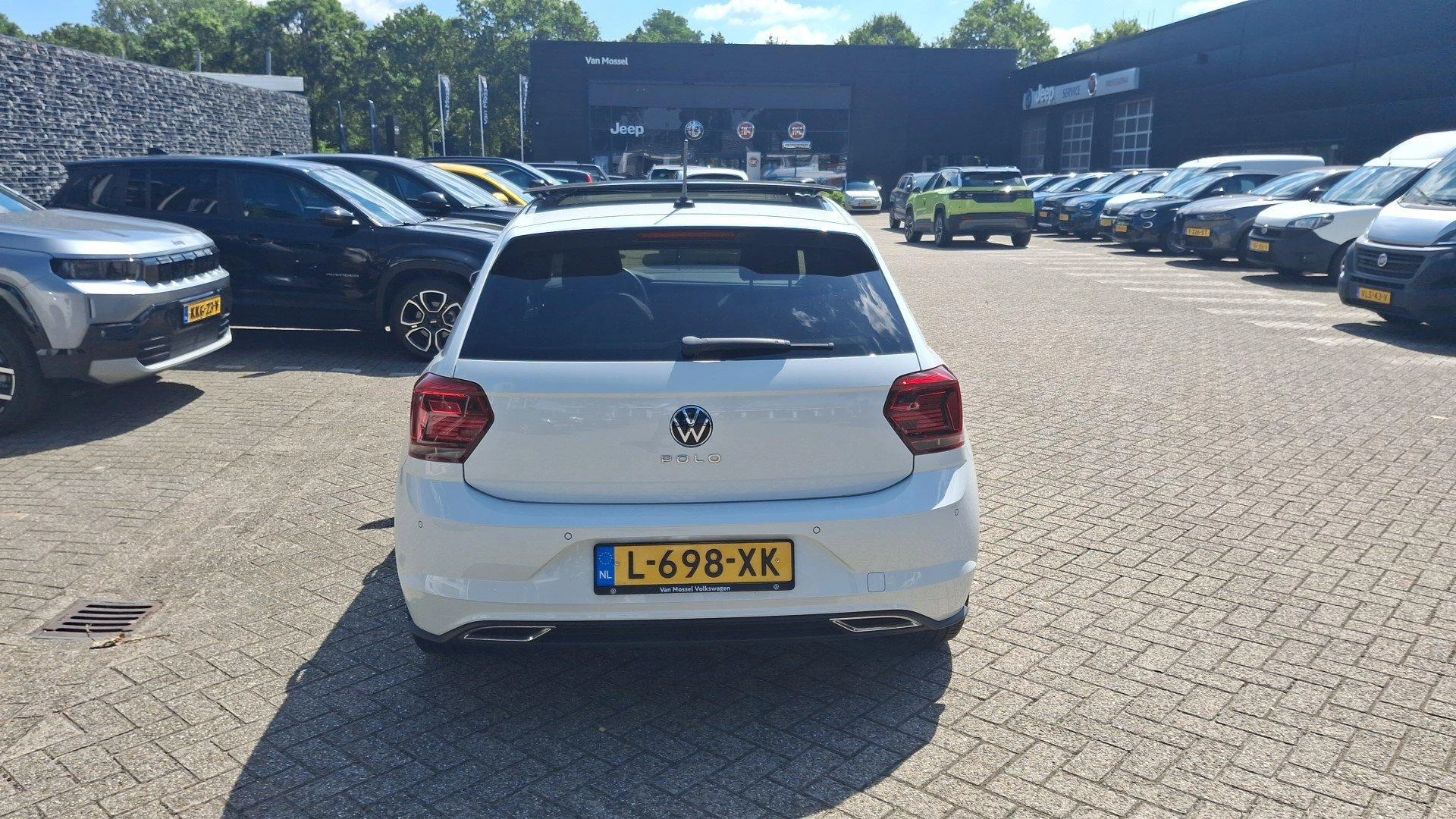 Volkswagen-Polo-image-2