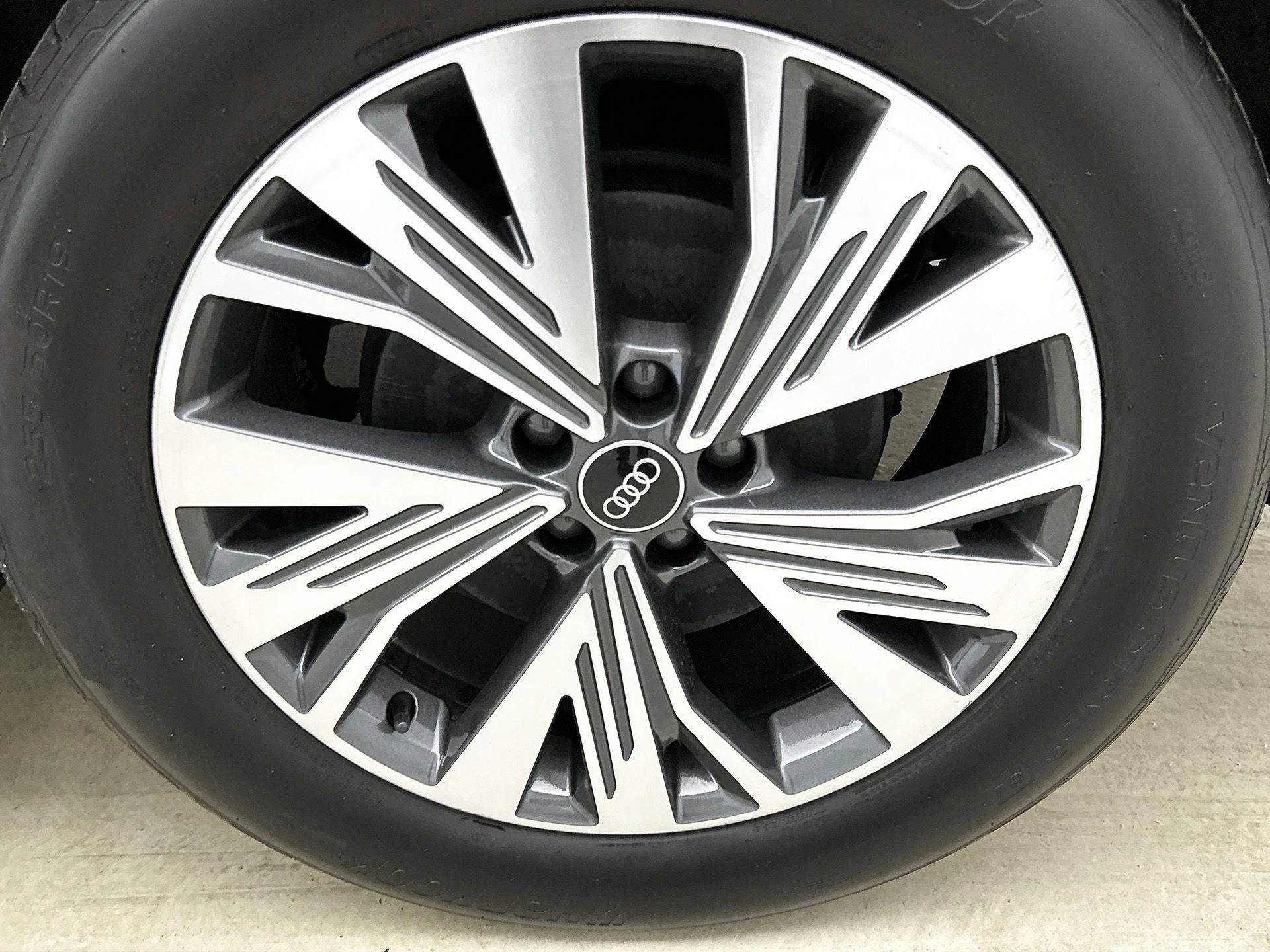 Audi-Q4 e-tron-image-5