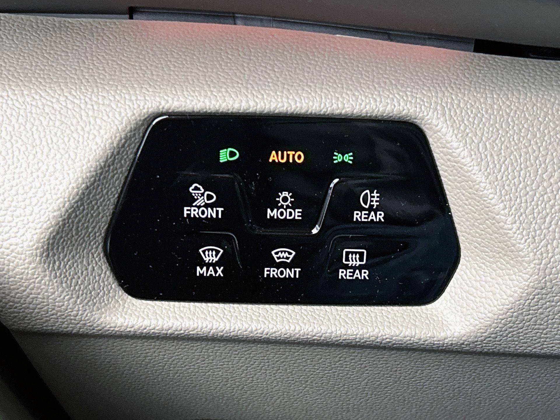 Volkswagen-Multivan-image-24