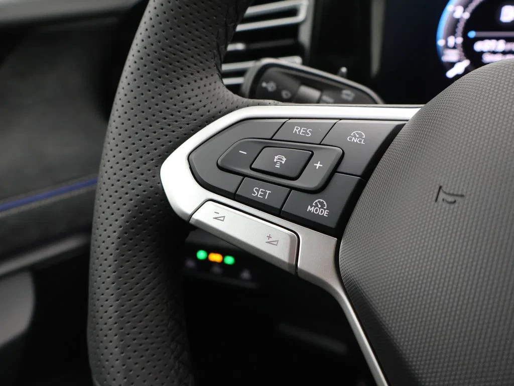 Volkswagen-Tiguan-image-17