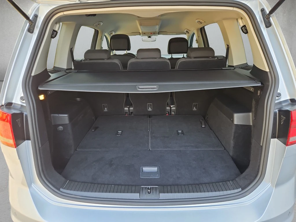 Volkswagen-Touran-image-4