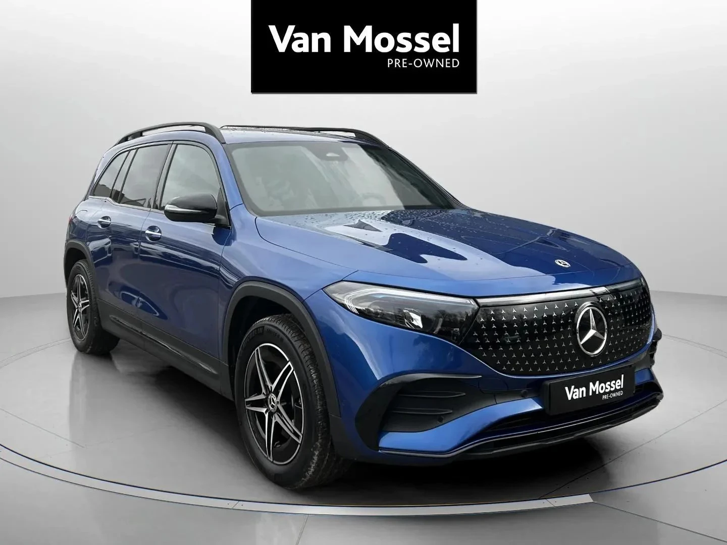 Mercedes-Benz-EQB-image-2