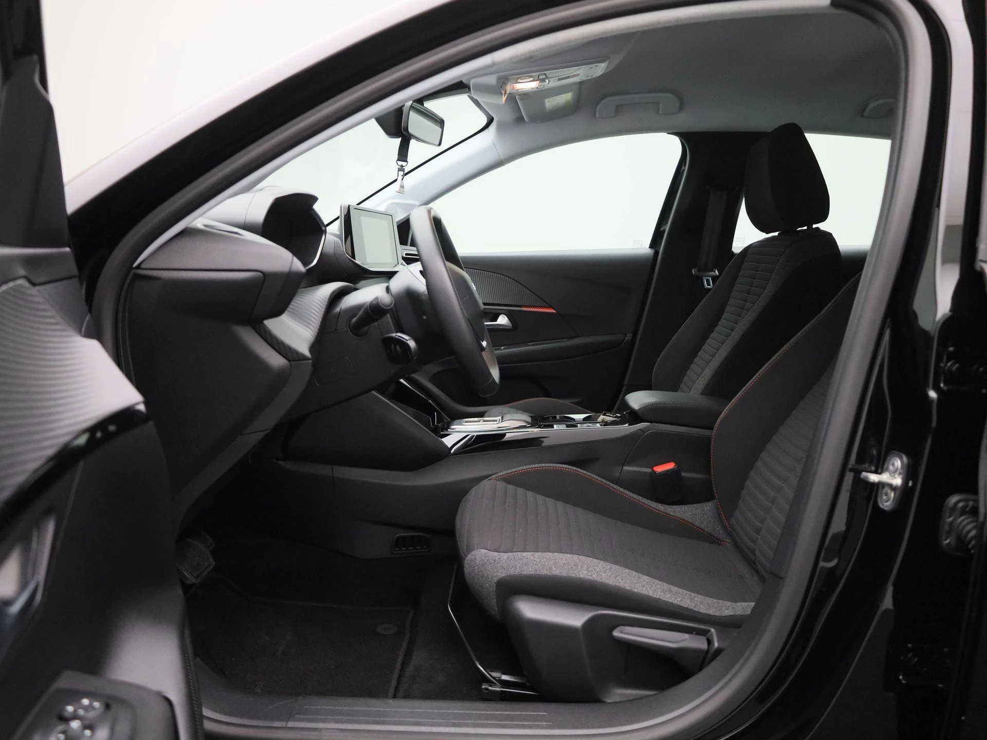 Peugeot-e-208-image-10