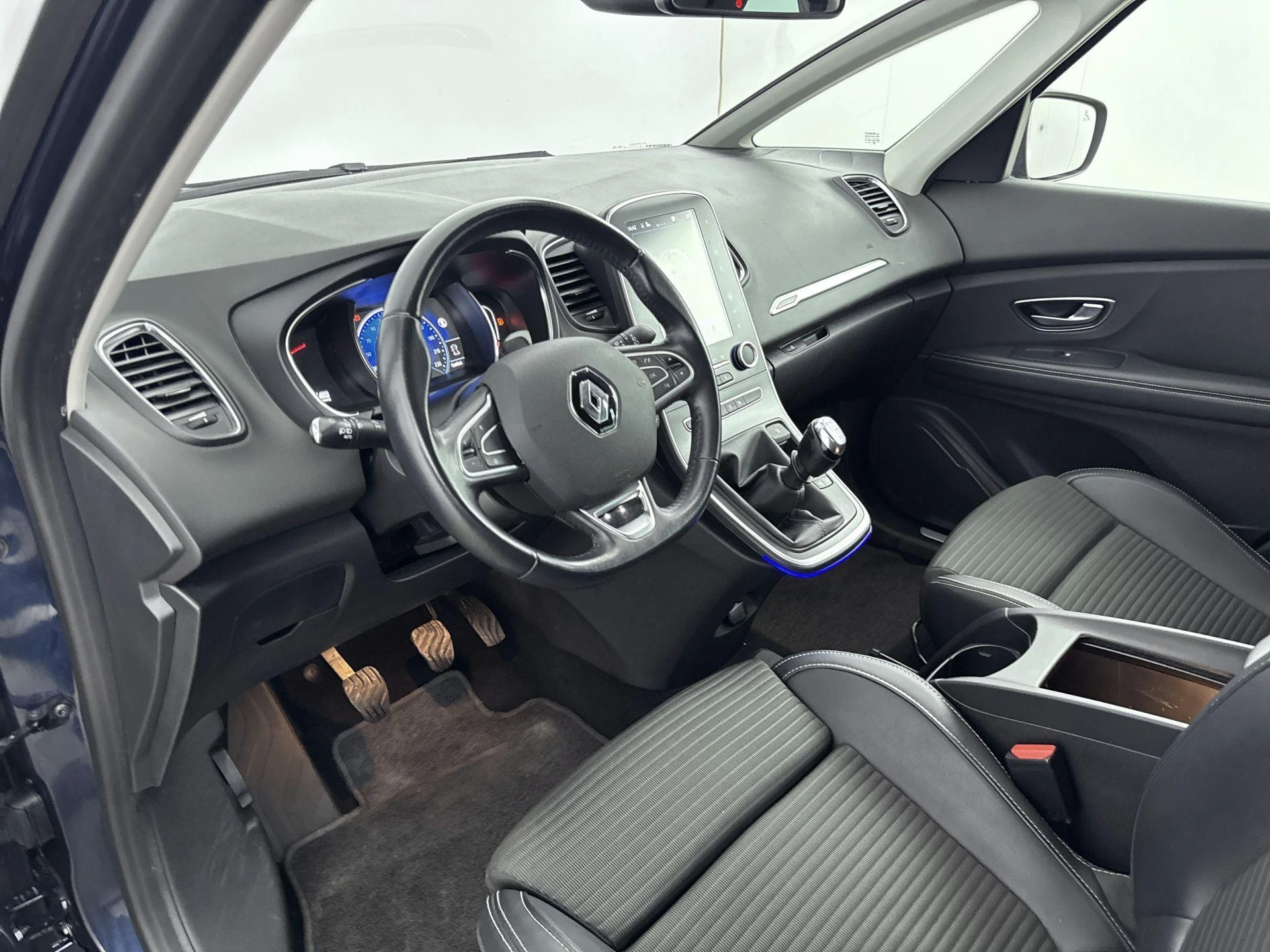 Renault-Grand Scénic-image-7