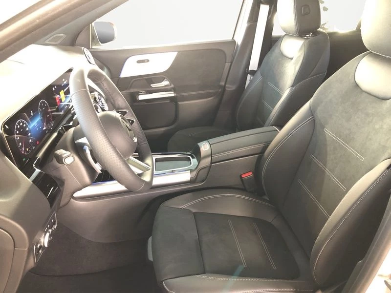 Mercedes-Benz-GLA 200 d-image-18