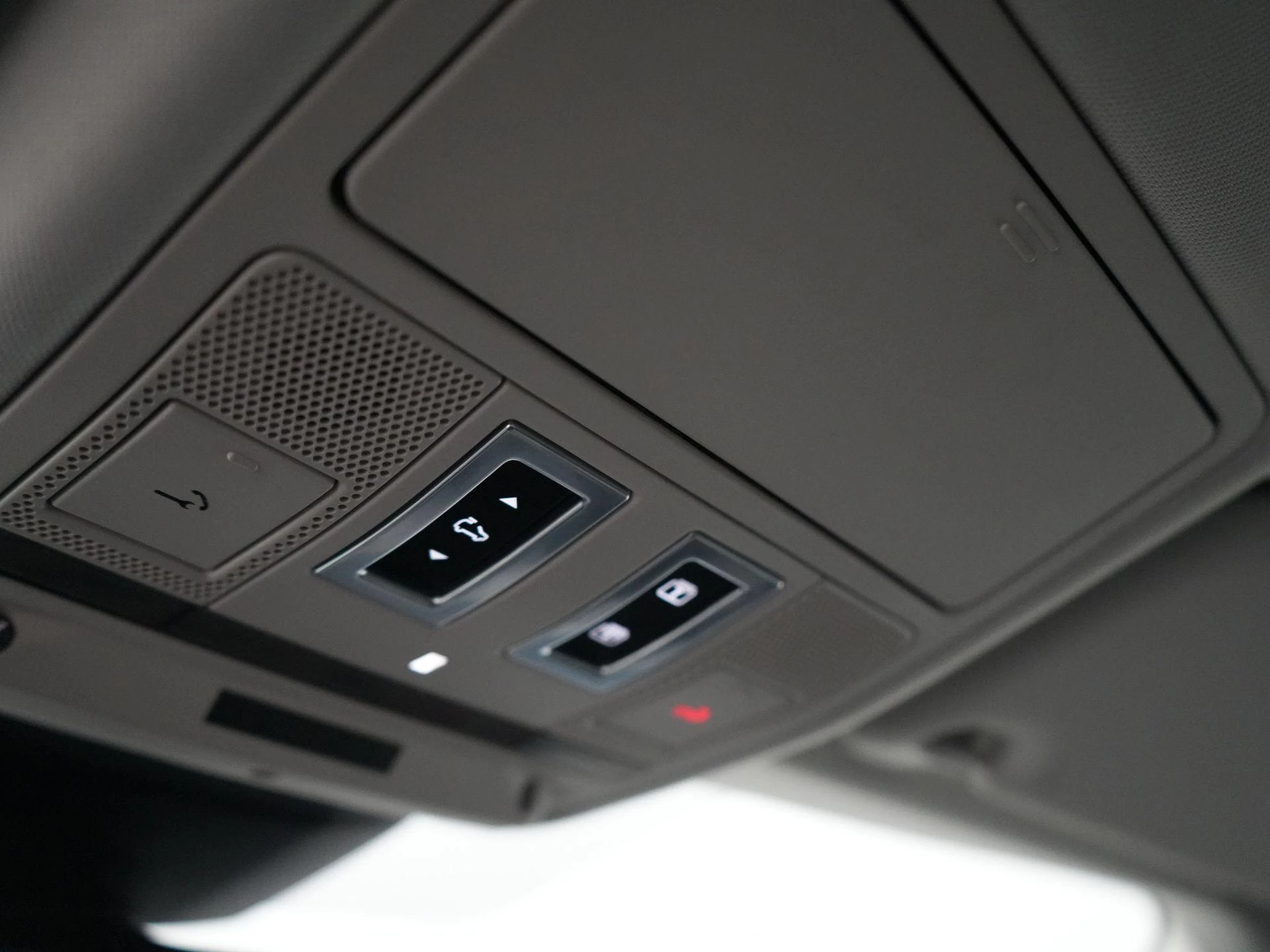 Land Rover-Range Rover Evoque-image-17