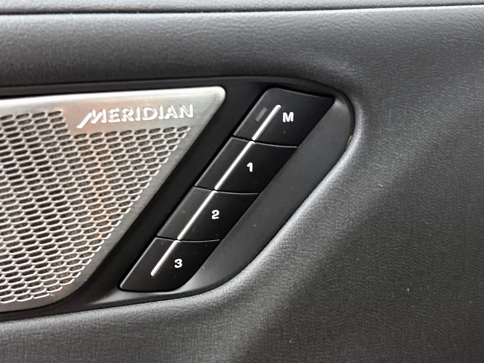 Jaguar-I-PACE-image-66