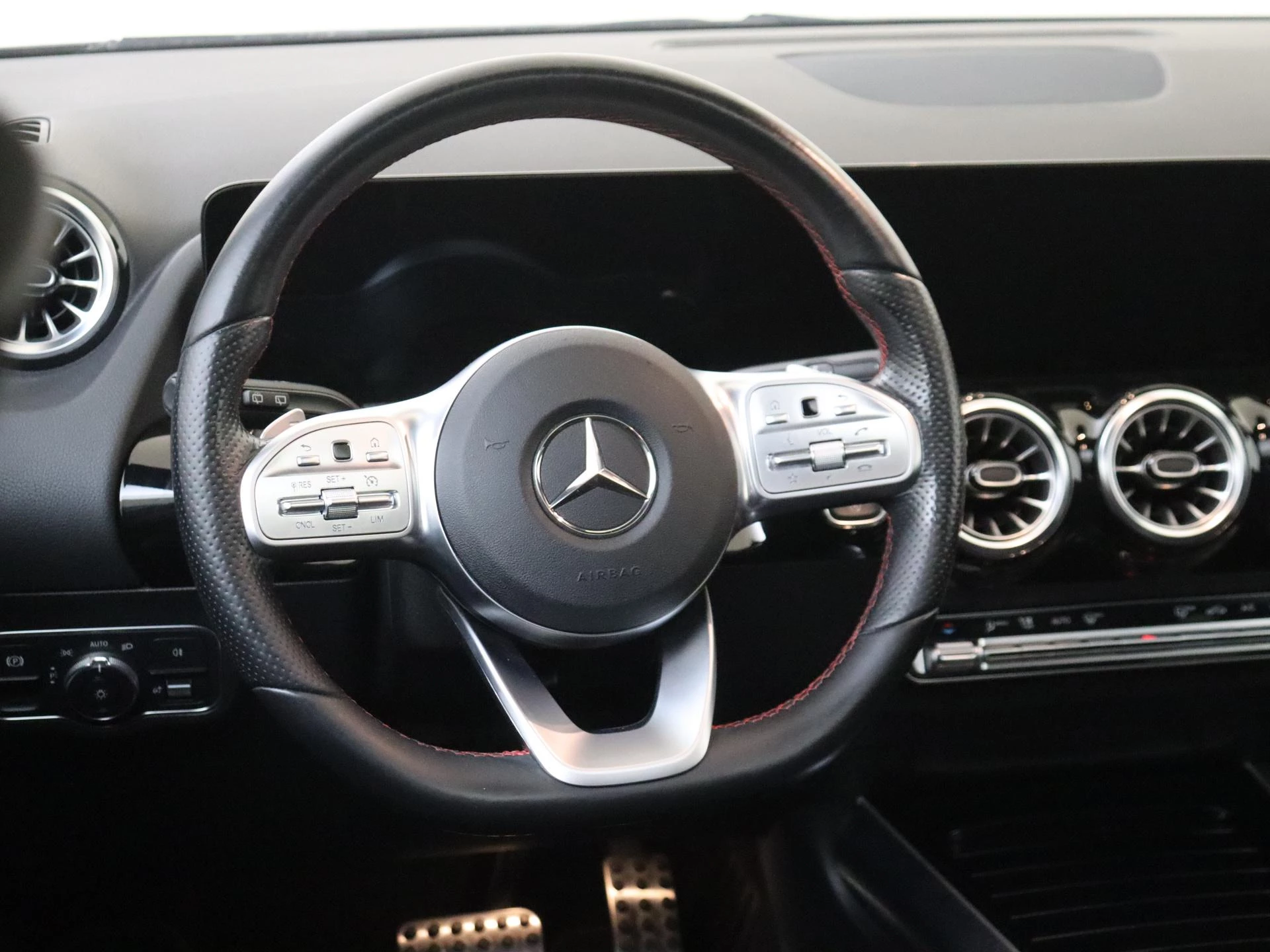 Mercedes-Benz GLA 200 Business Solution AMG
