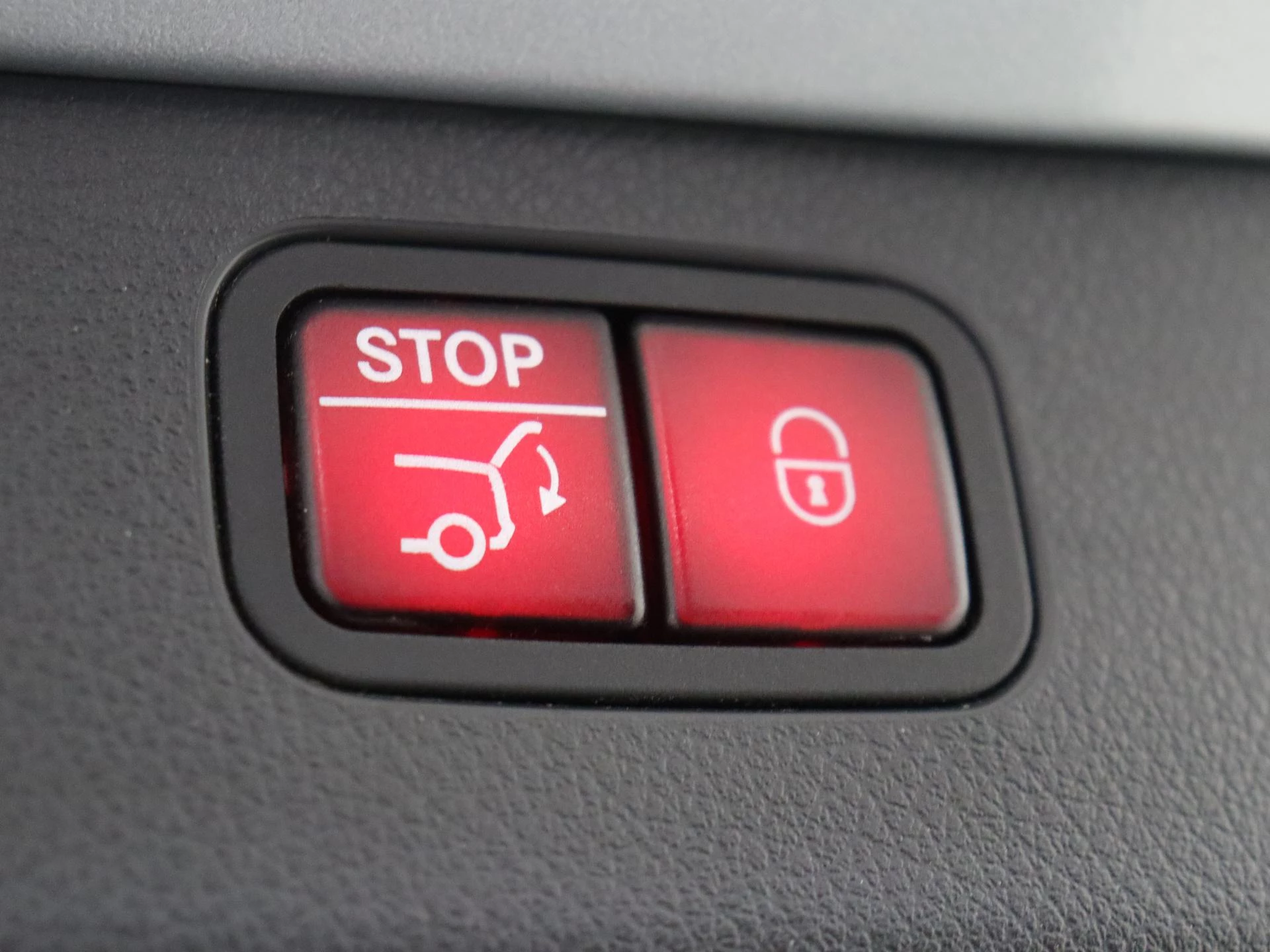 Mercedes-Benz-C-Klasse-image-34