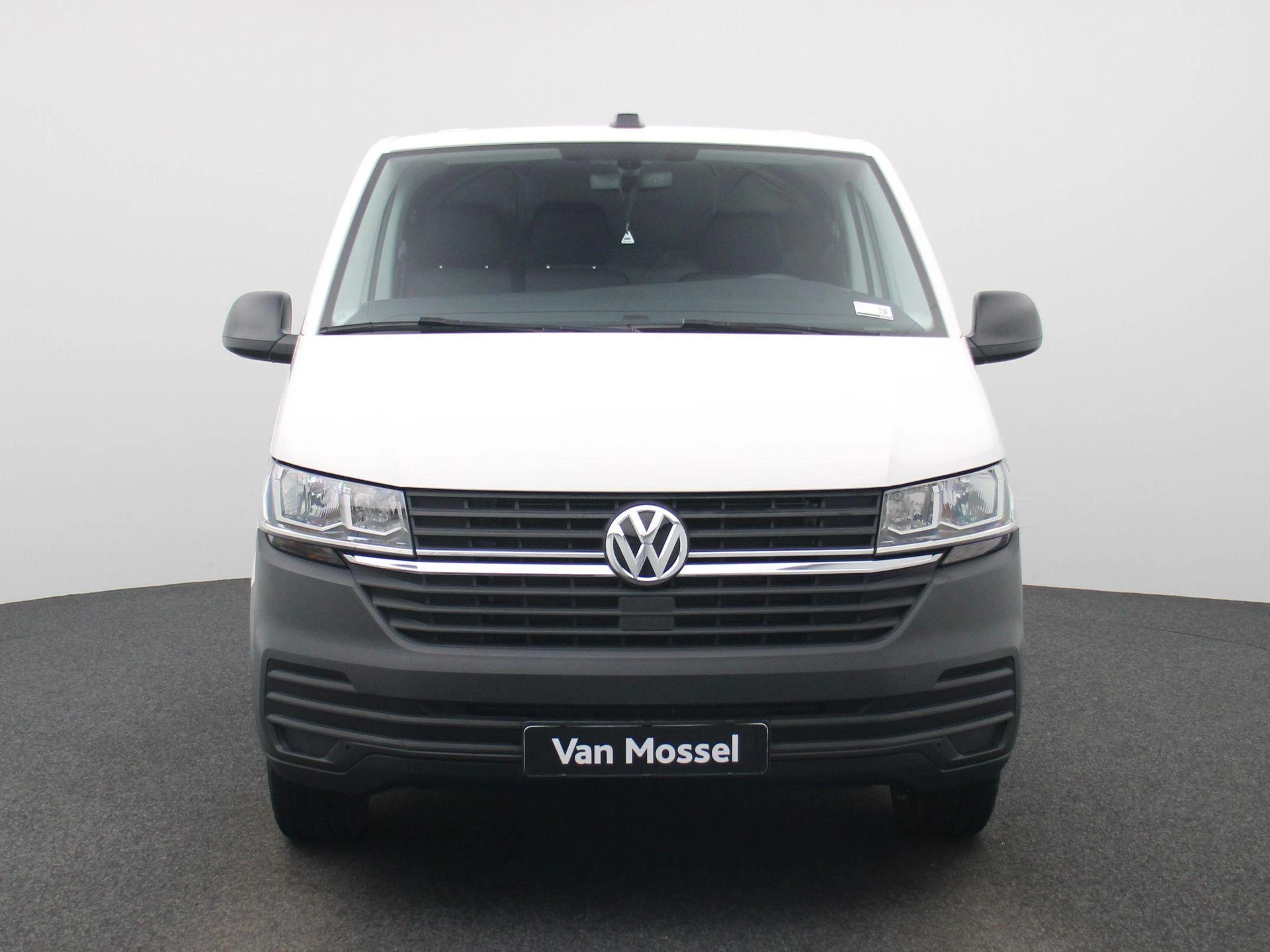 Volkswagen-Transporter-image-2