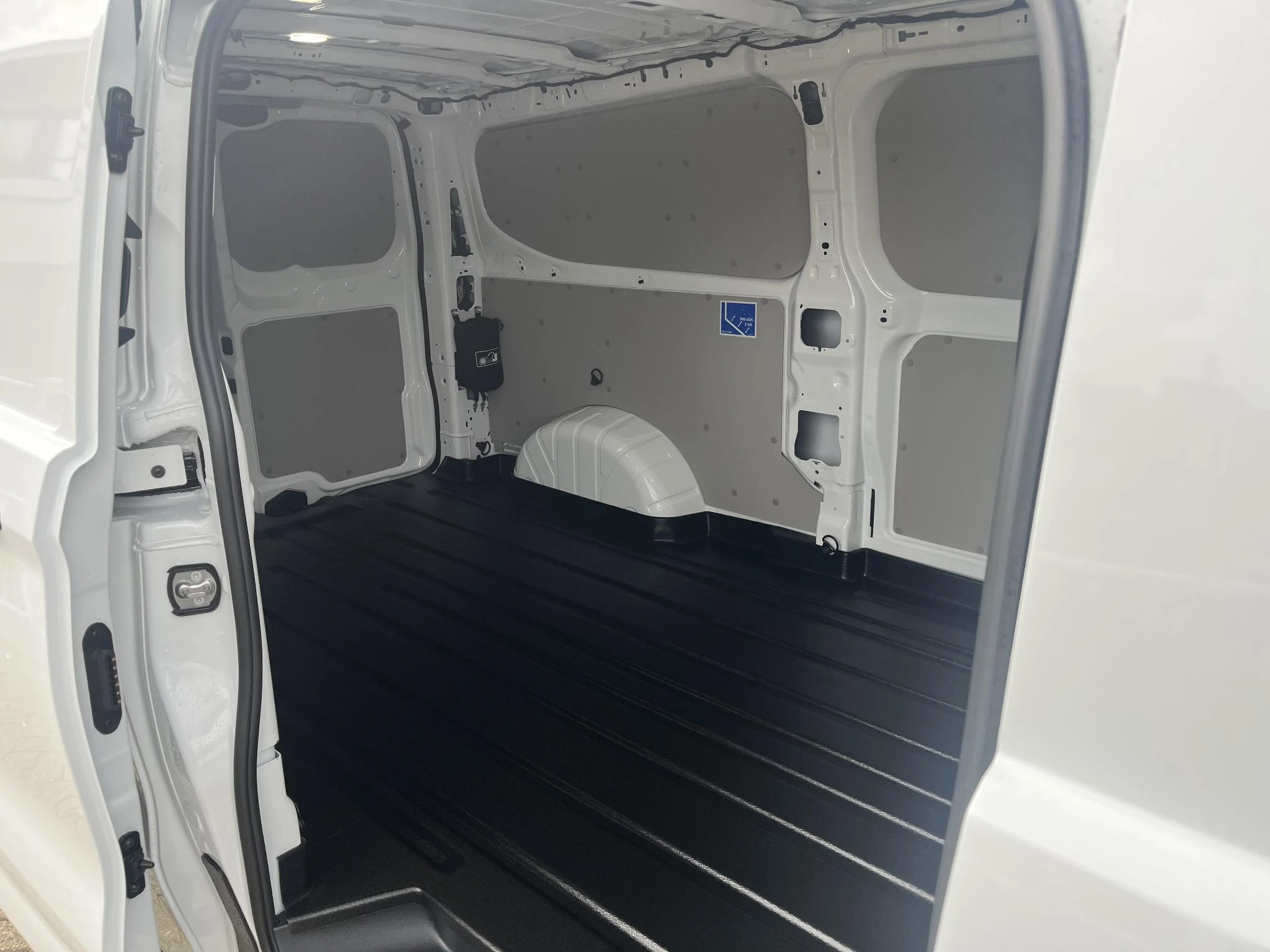 Ford-E-Transit-image-9
