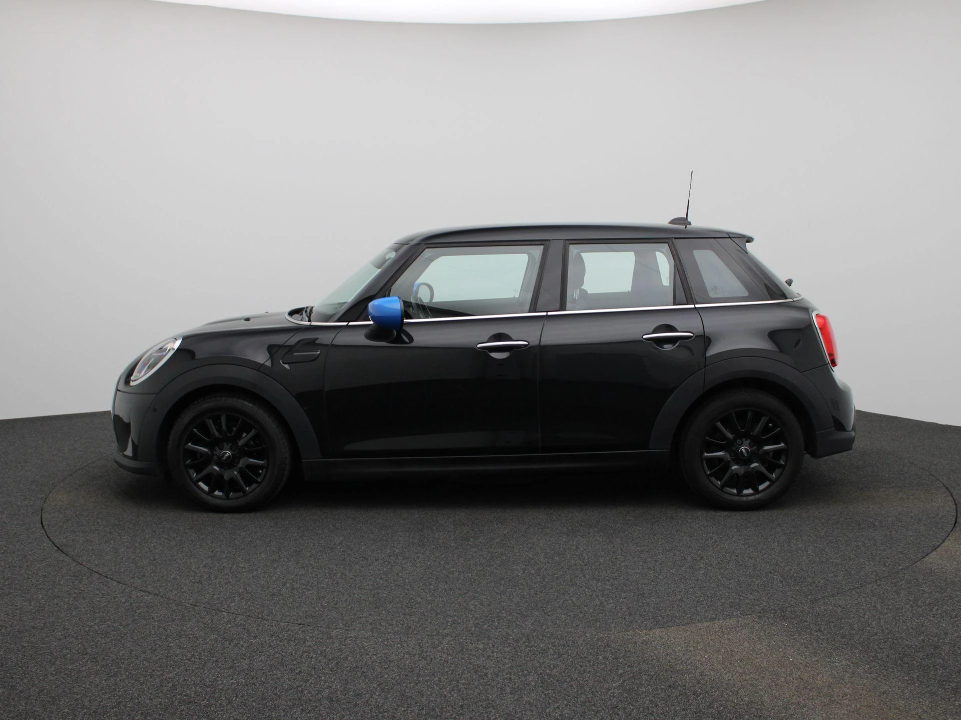 MINI-One-image-3