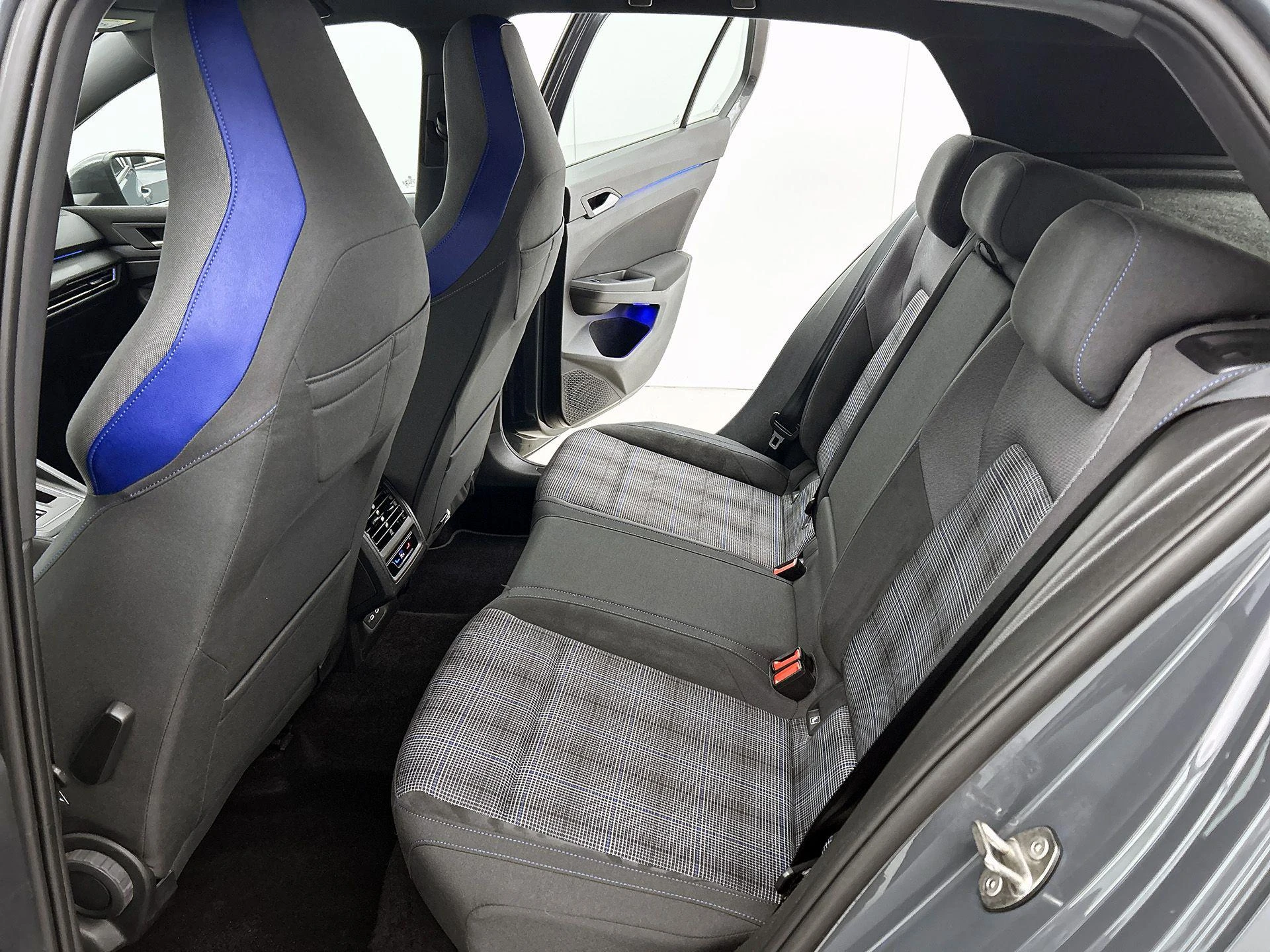 Volkswagen-Golf-image-28