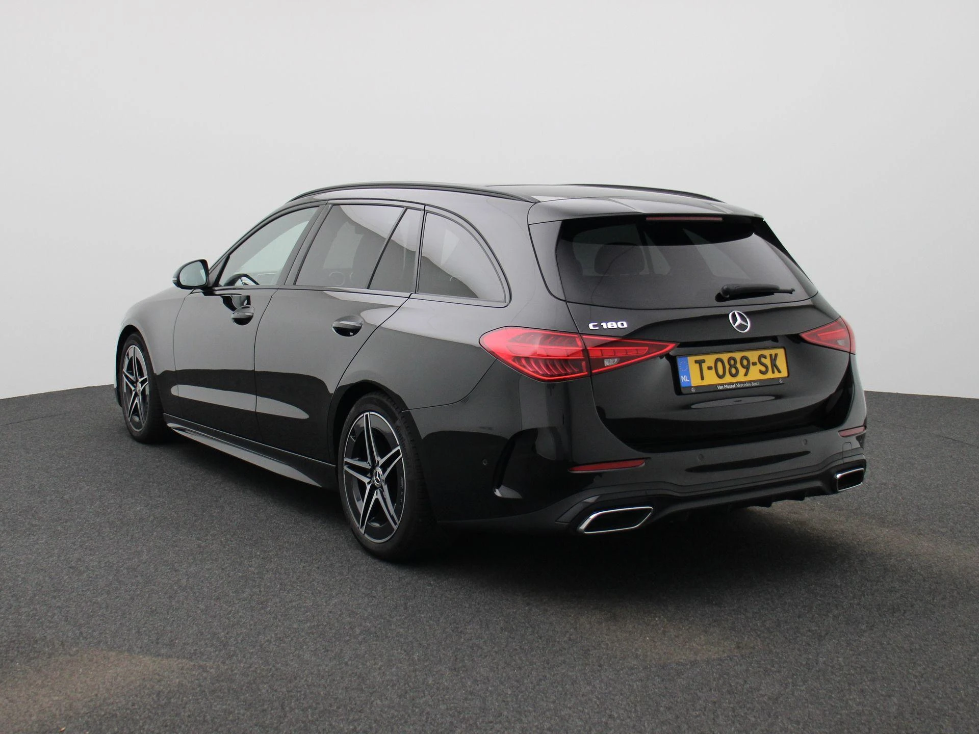 Mercedes-Benz-C-Klasse-image-1