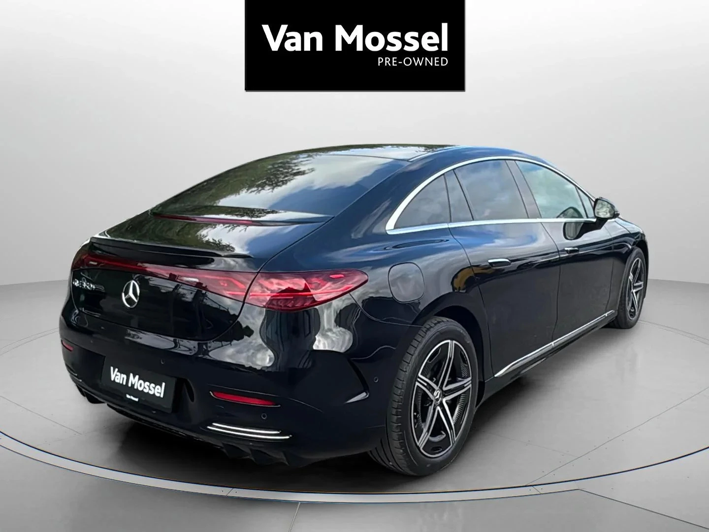 Mercedes-Benz-EQE-image-4