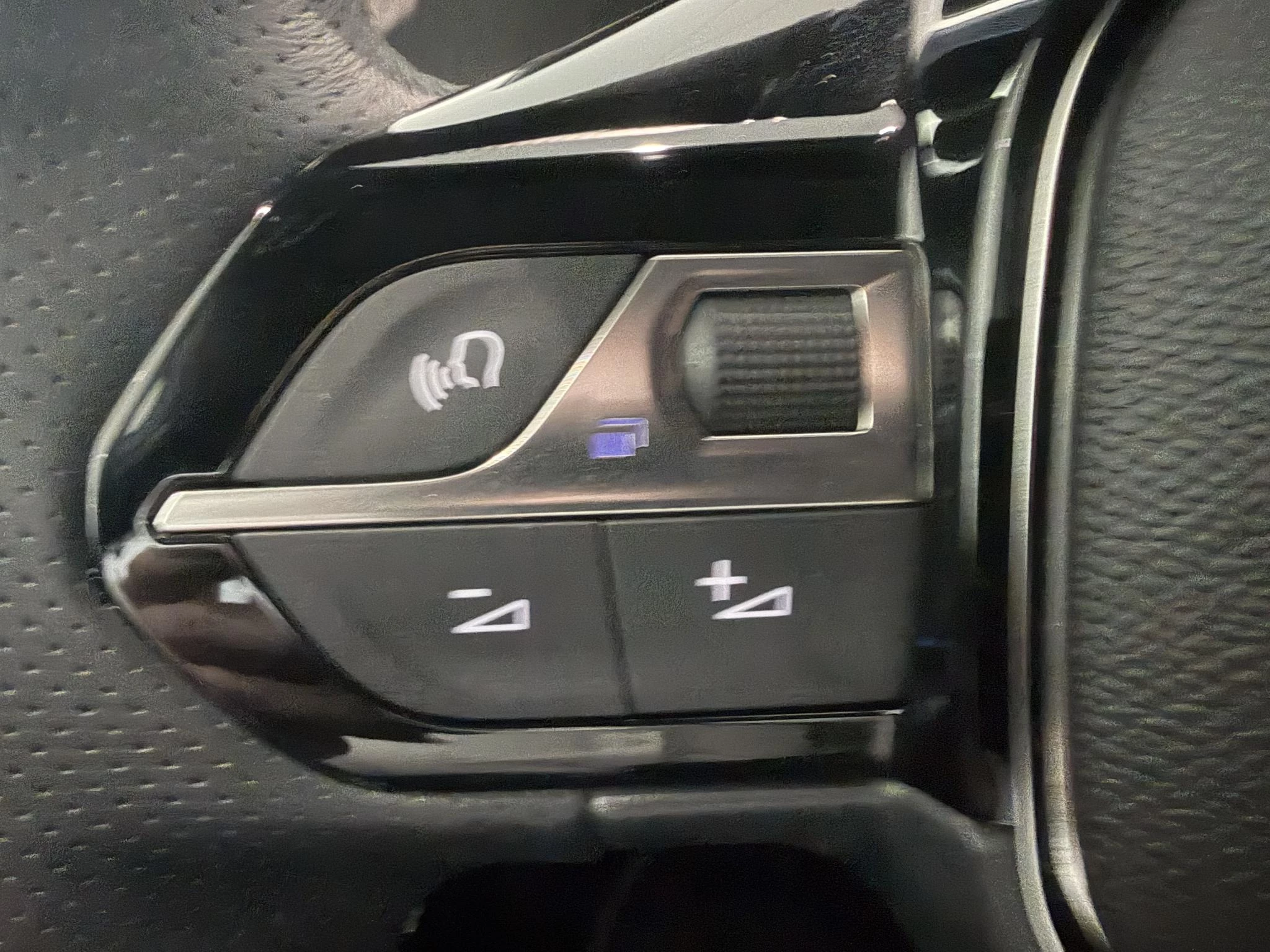 Peugeot-e-2008-image-12