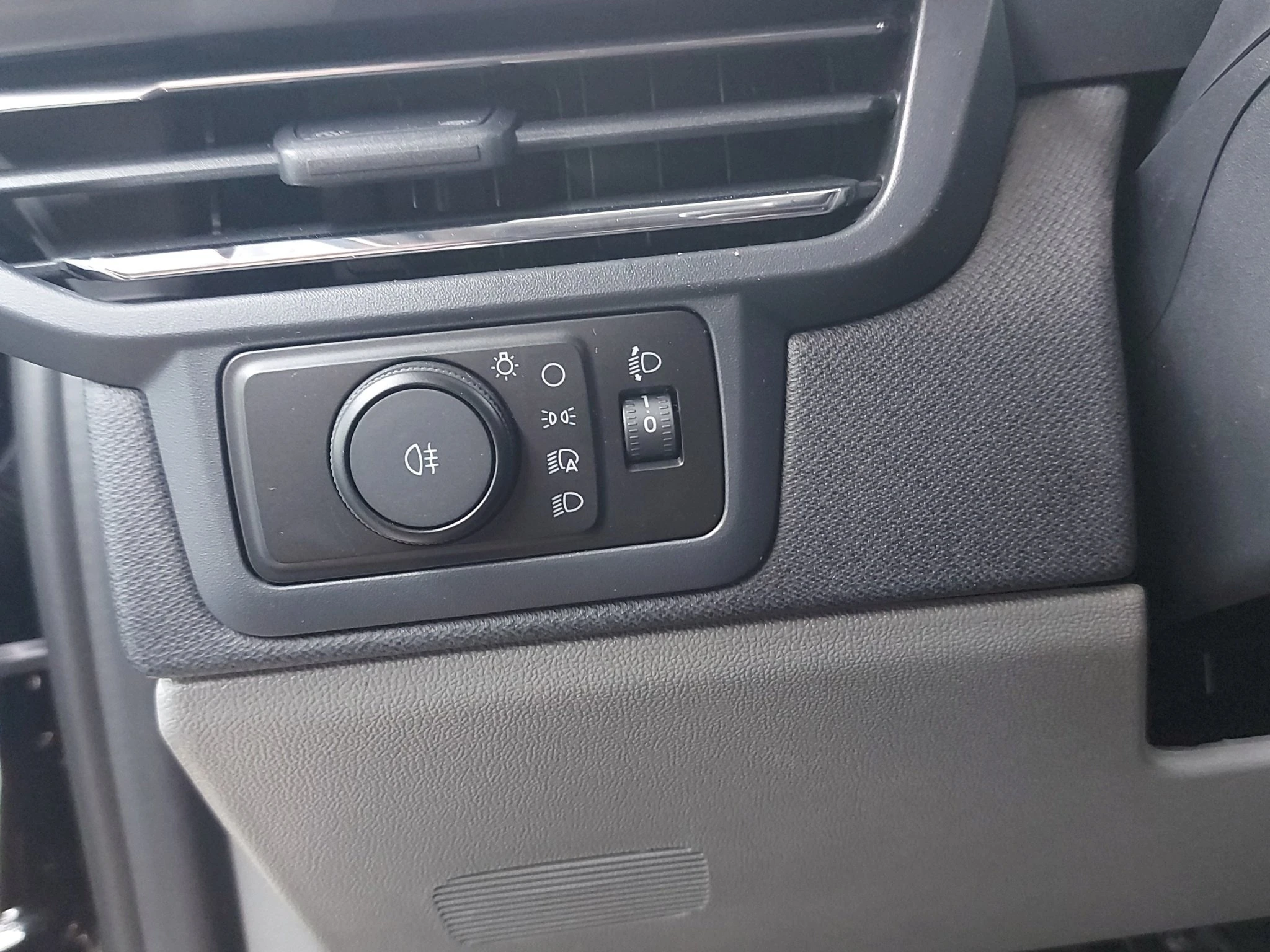 Ford-Tourneo Custom-image-18