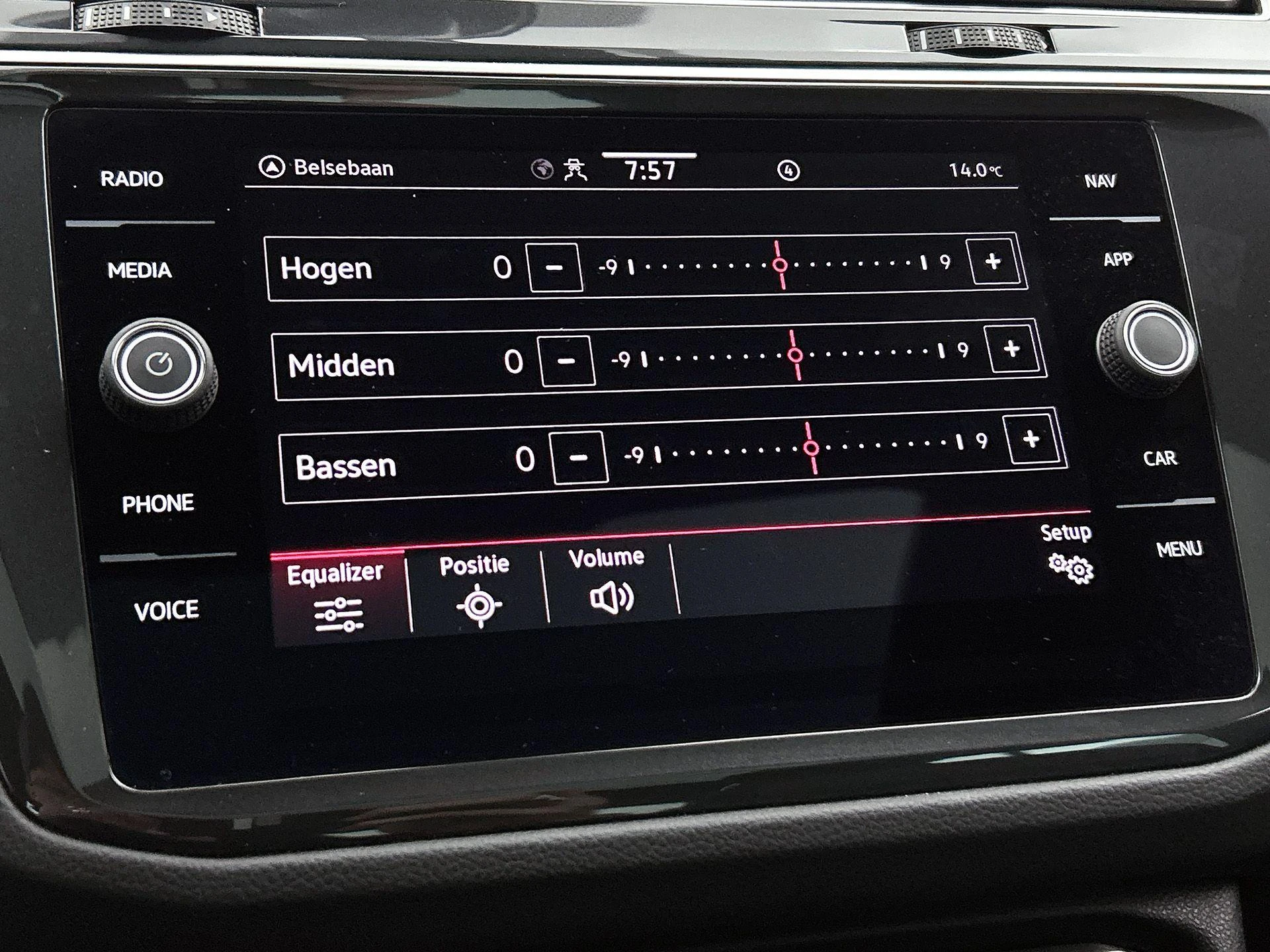 Volkswagen-Tiguan-image-17