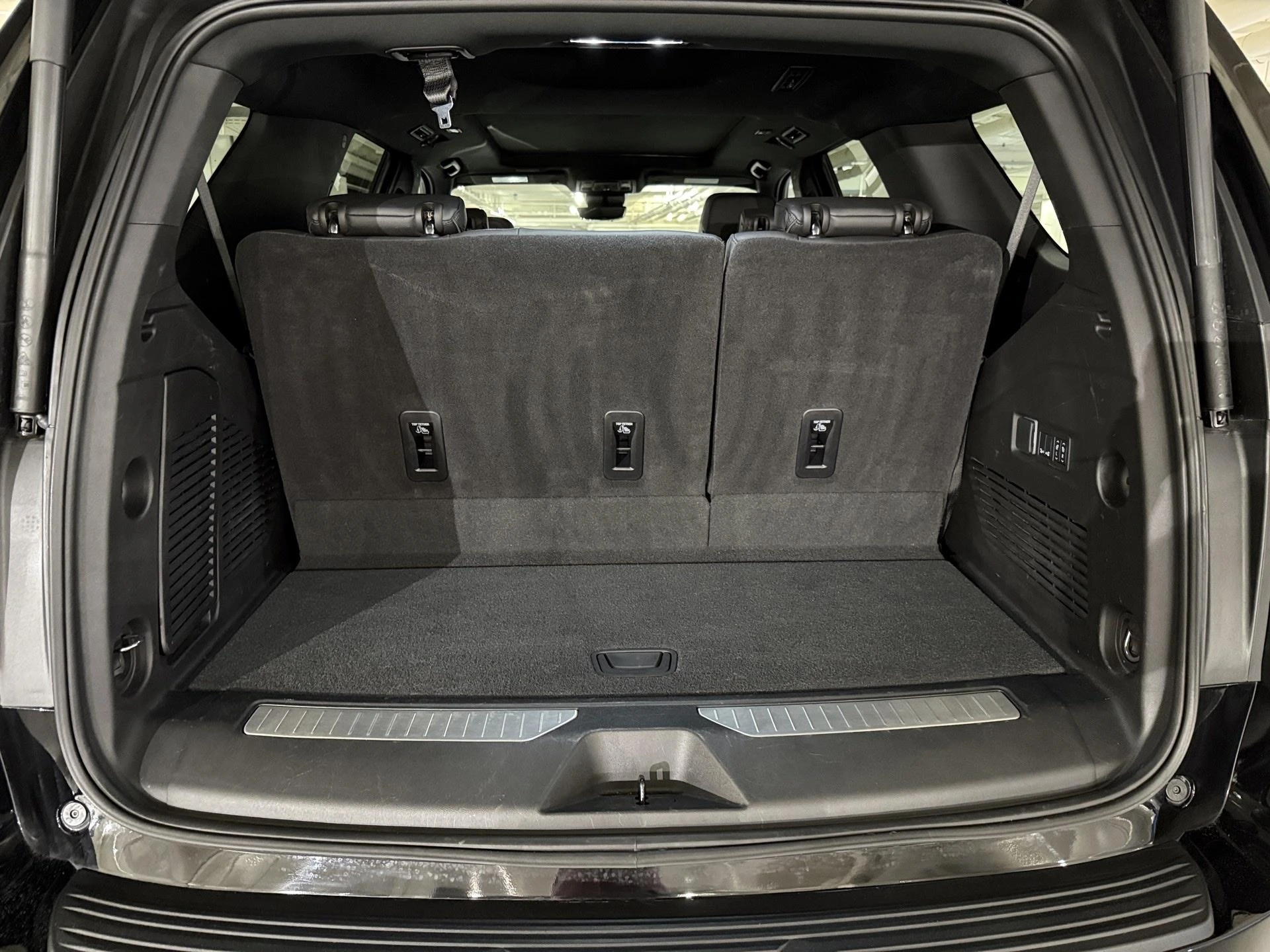 Chevrolet-Tahoe-image-11