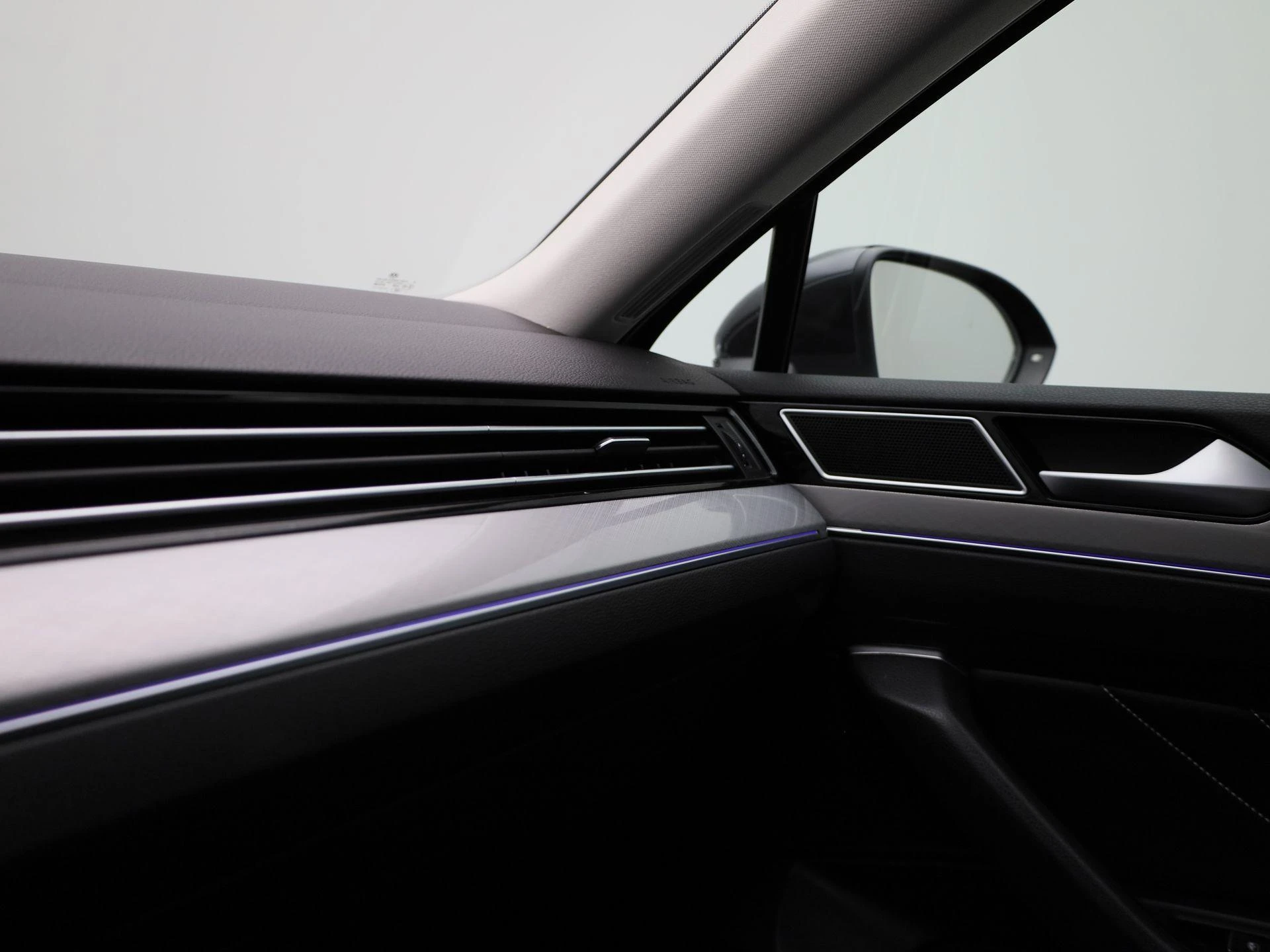 Volkswagen-Passat-image-28