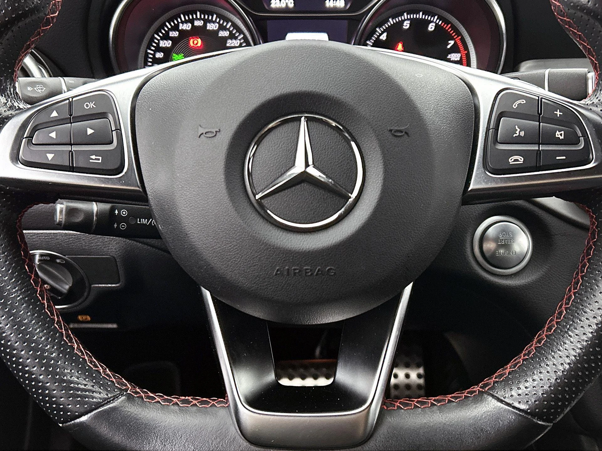 Mercedes-Benz-GLA-image-35