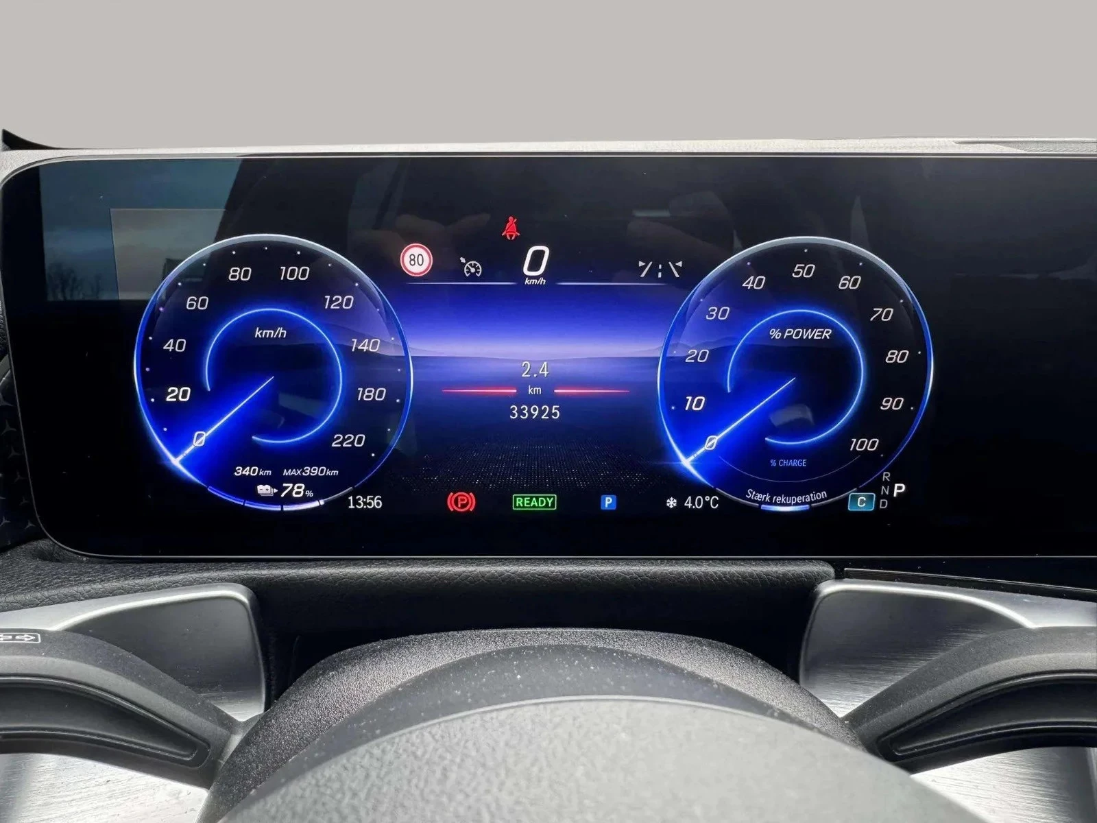 Mercedes-Benz-EQB-image-12