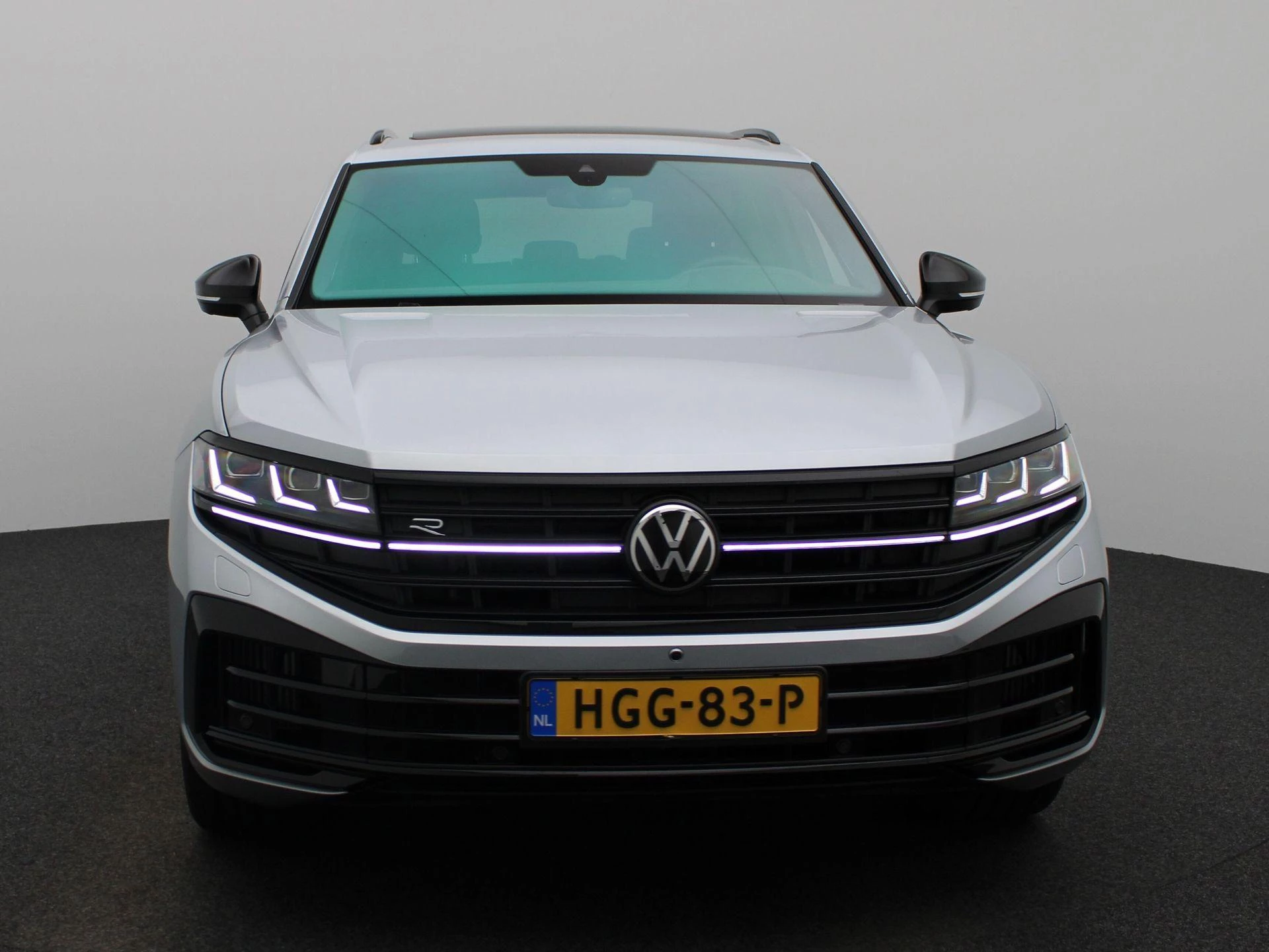 Volkswagen-Touareg-image-2