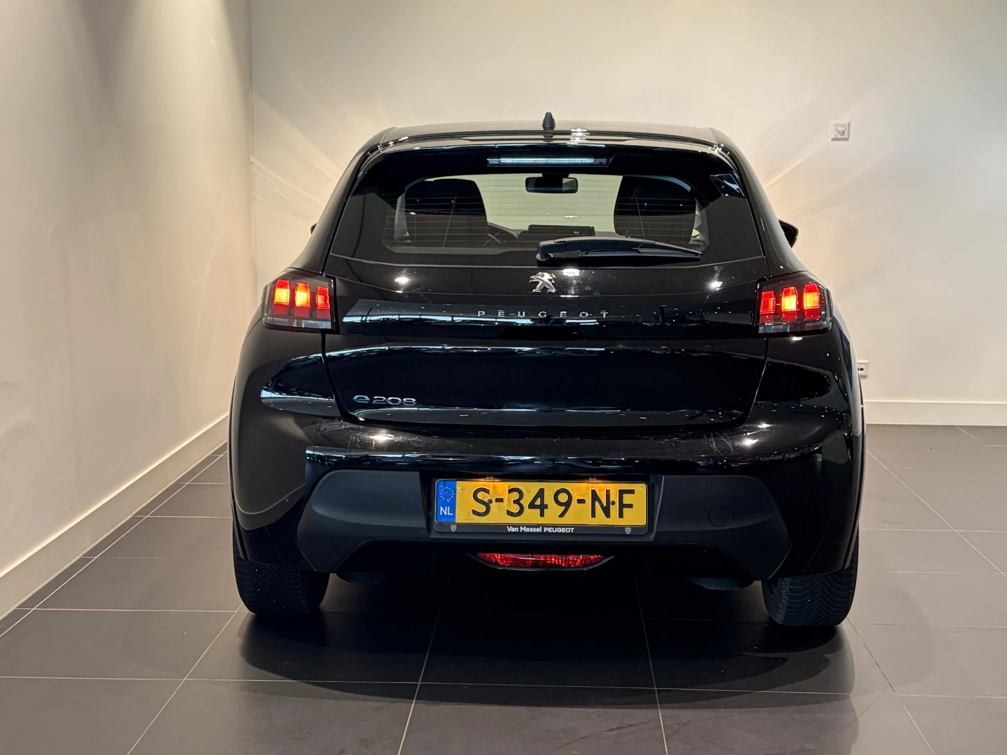 Peugeot-e-208-image-4
